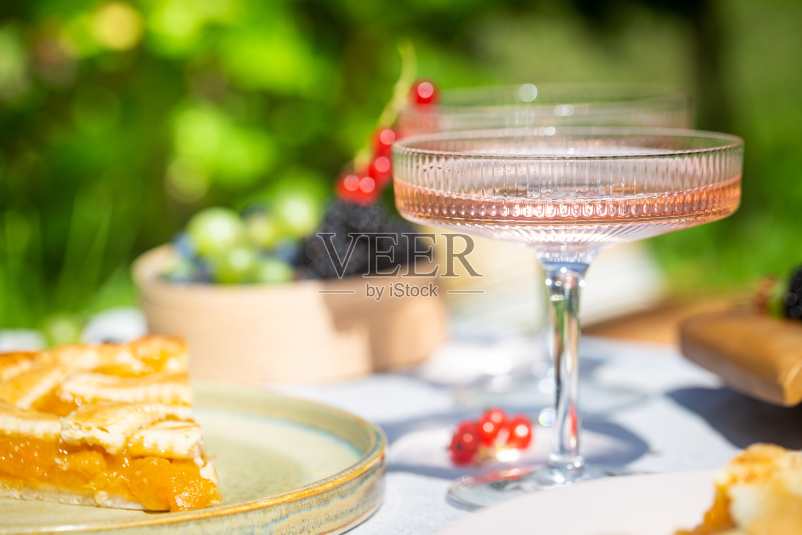 夏季户外野餐照片摄影图片