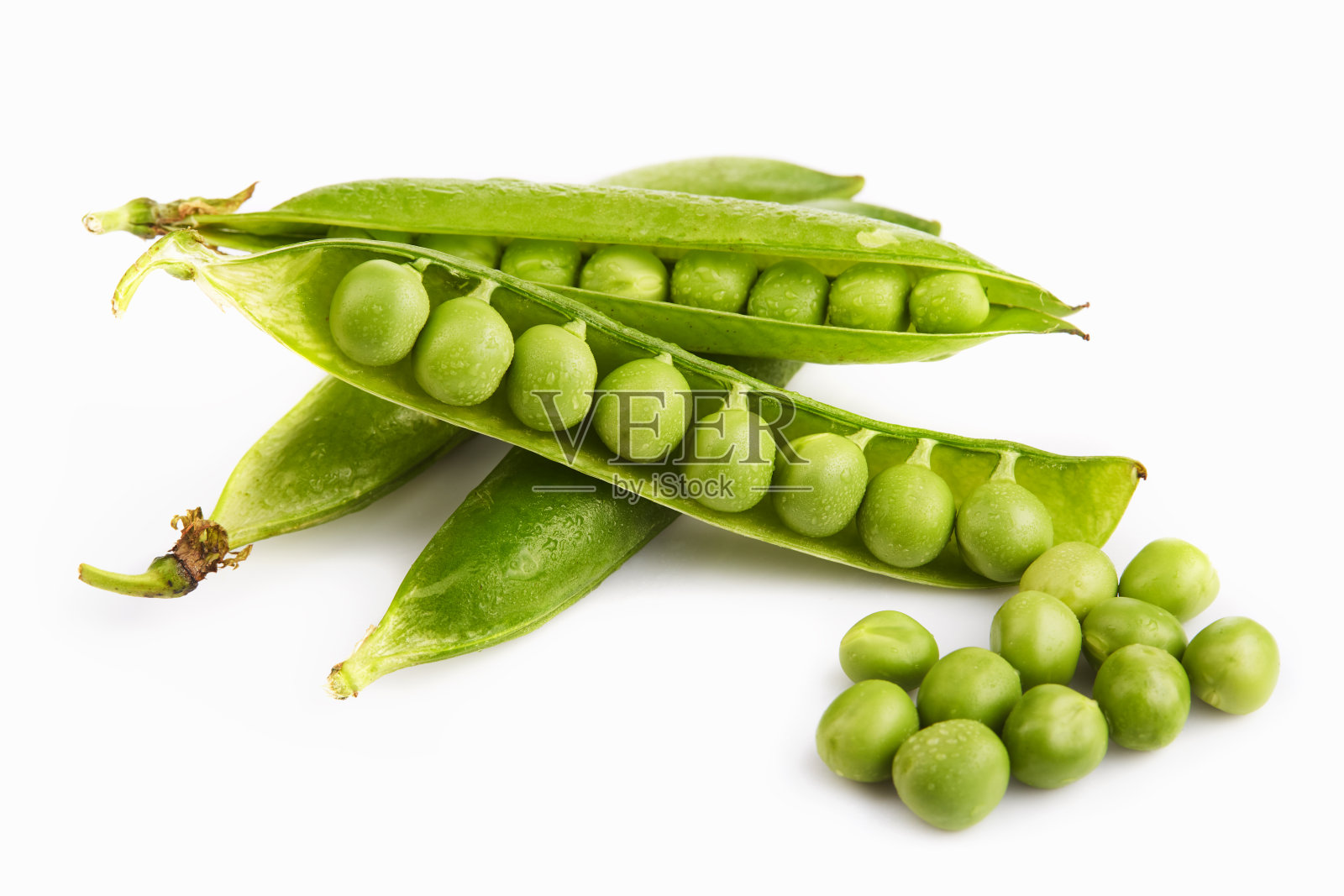 新鲜的绿色豌豆荚和种子在白色的背景照片摄影图片