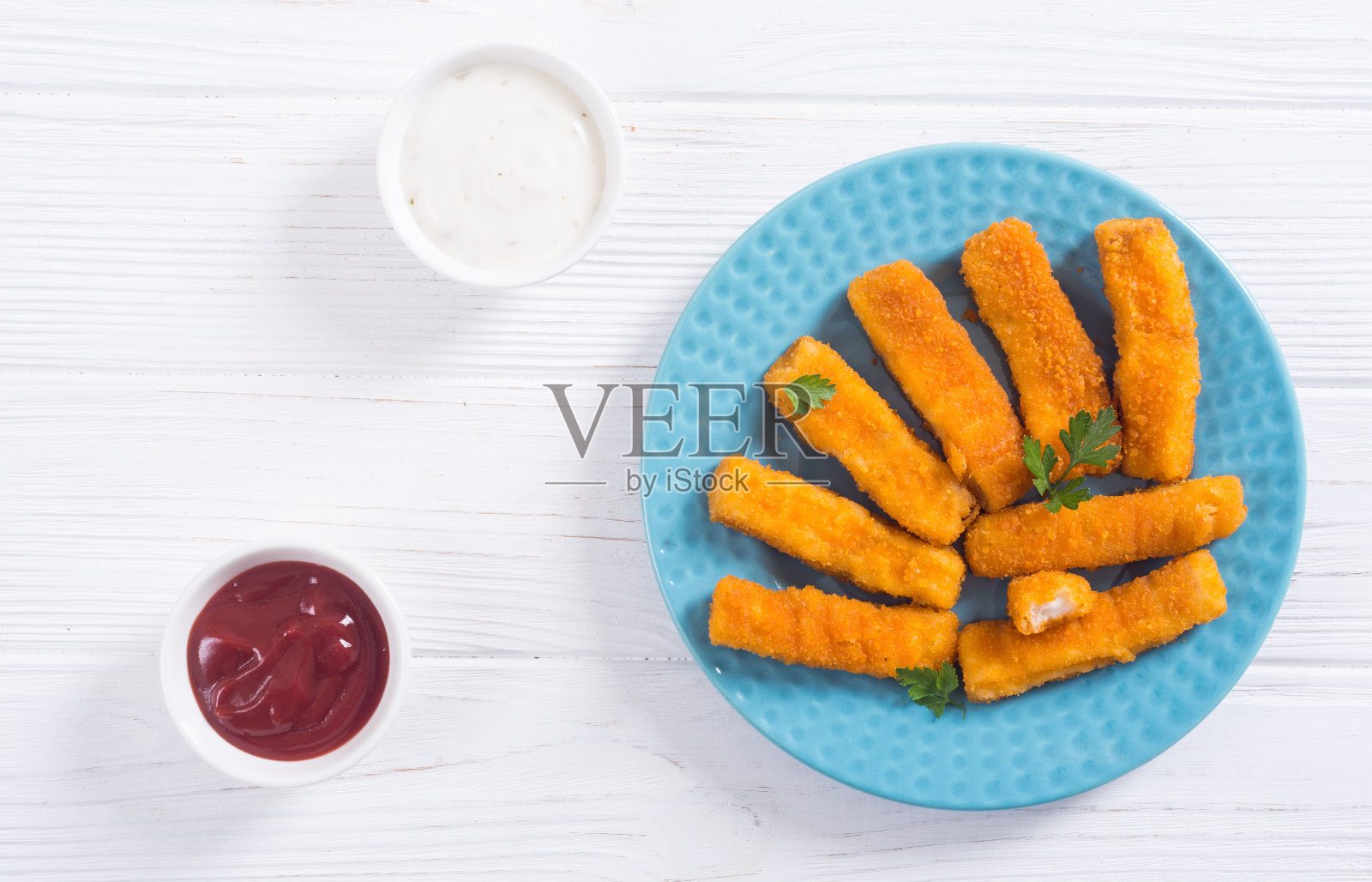 炸鱼条(手指)或鸡块照片摄影图片