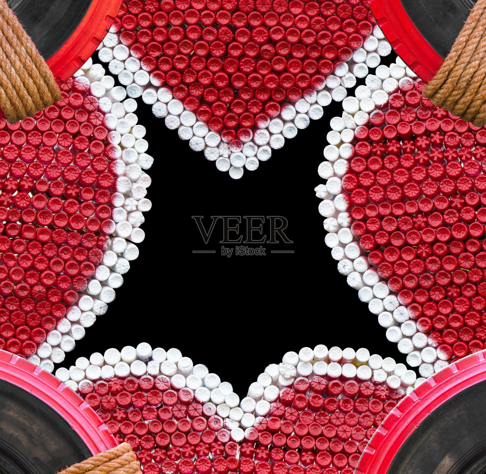 红色心形瓶架。照片摄影图片