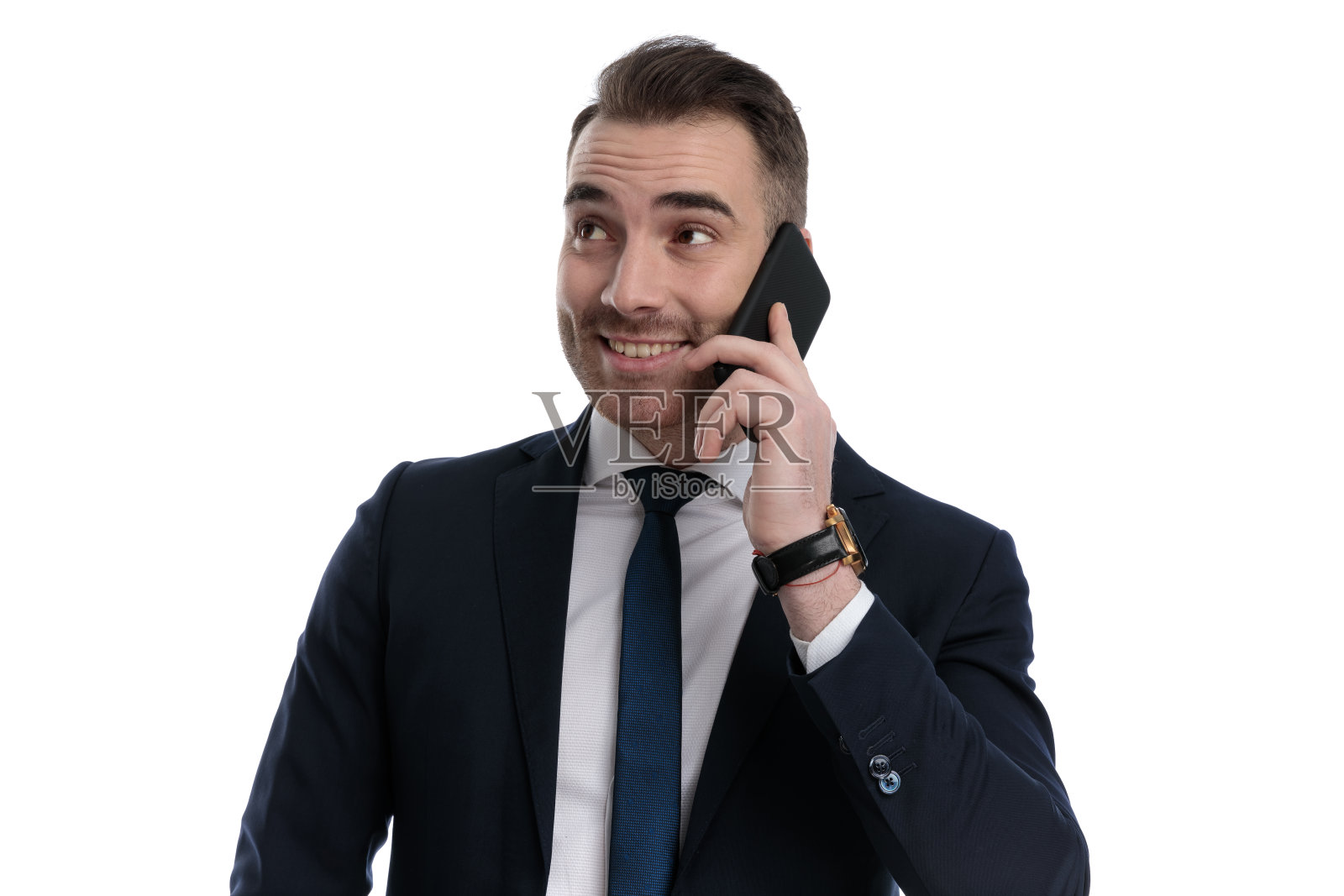 愉快的商人用手机聊天，面带微笑照片摄影图片