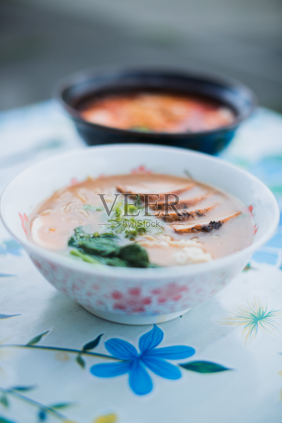 拉面的汤饭照片摄影图片