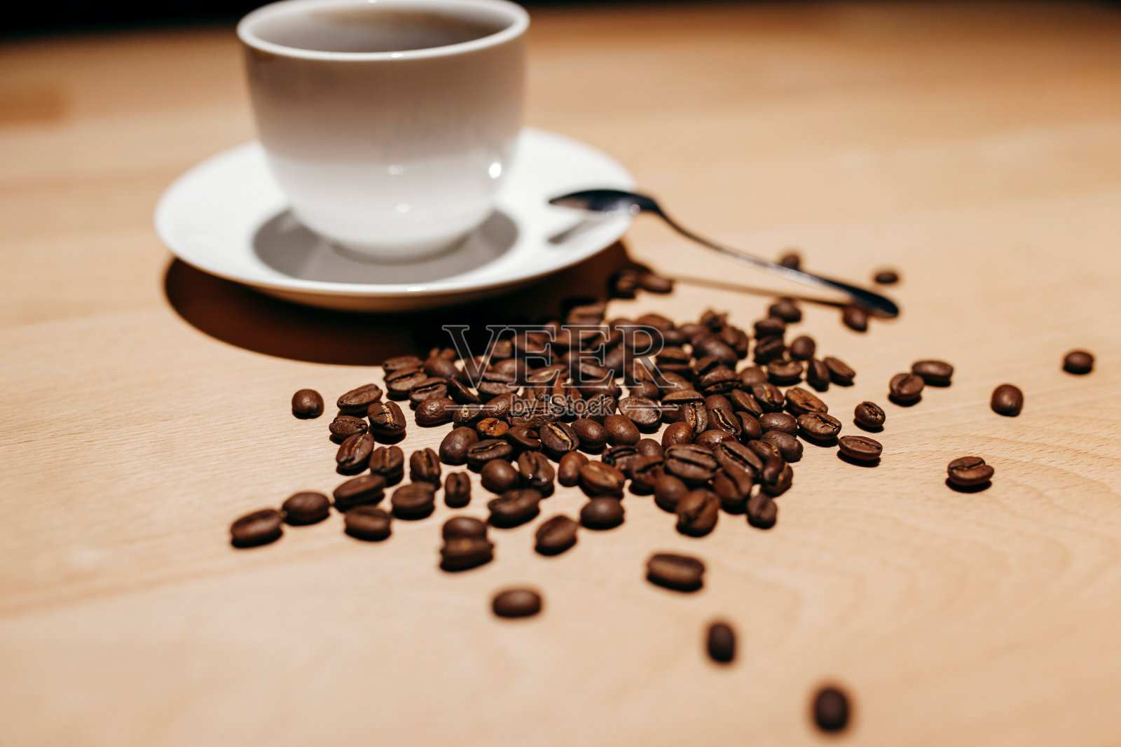 咖啡杯和咖啡豆照片摄影图片