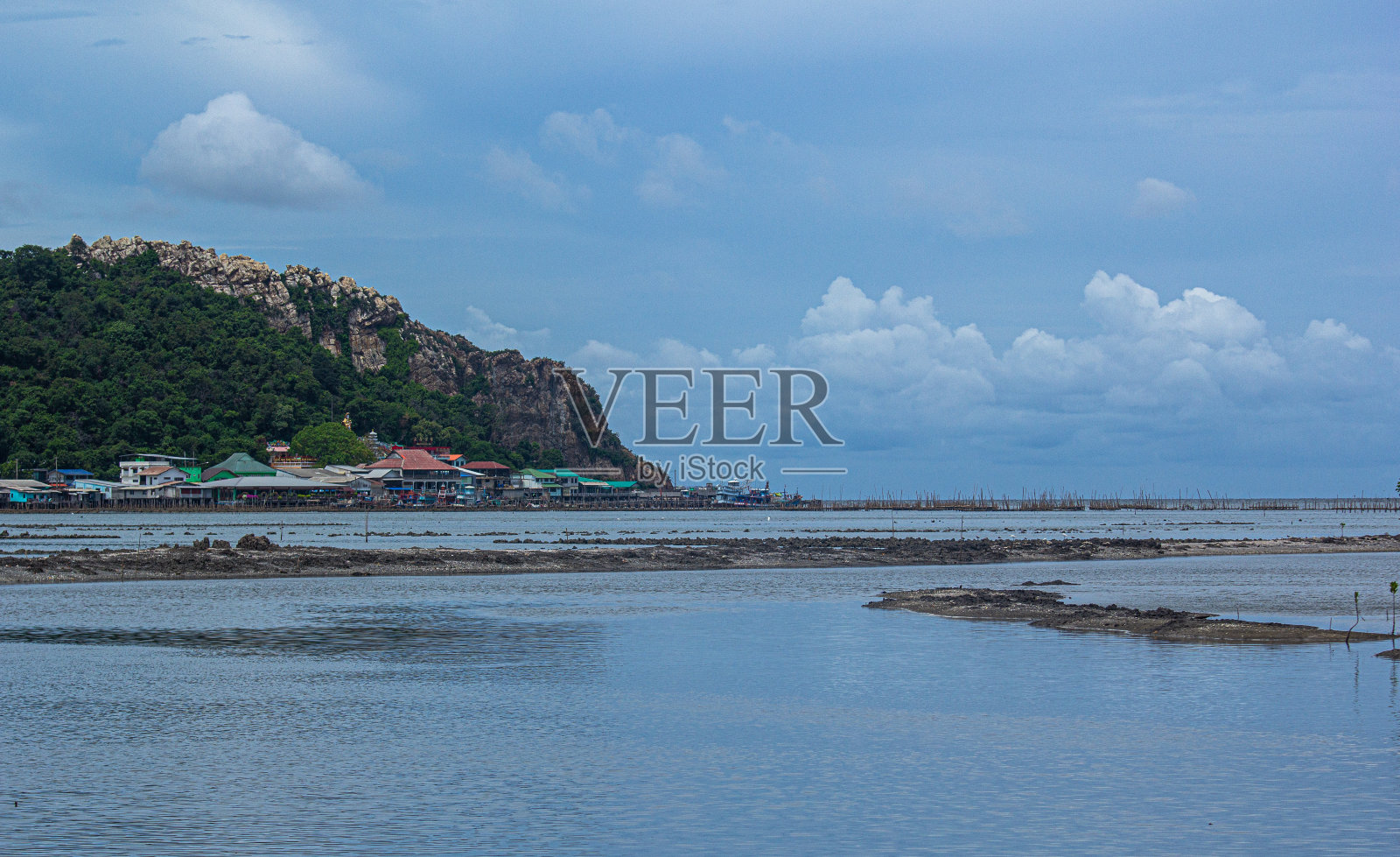 海景和渔船码头照片摄影图片