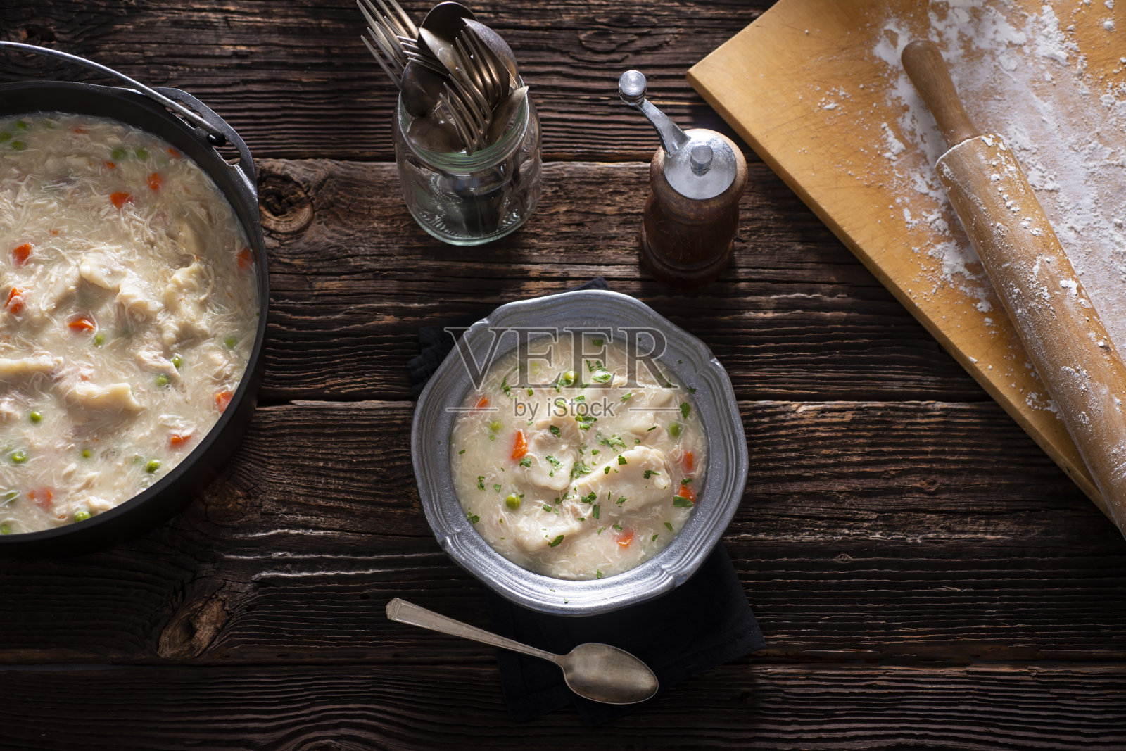 鸡肉和饺子照片摄影图片