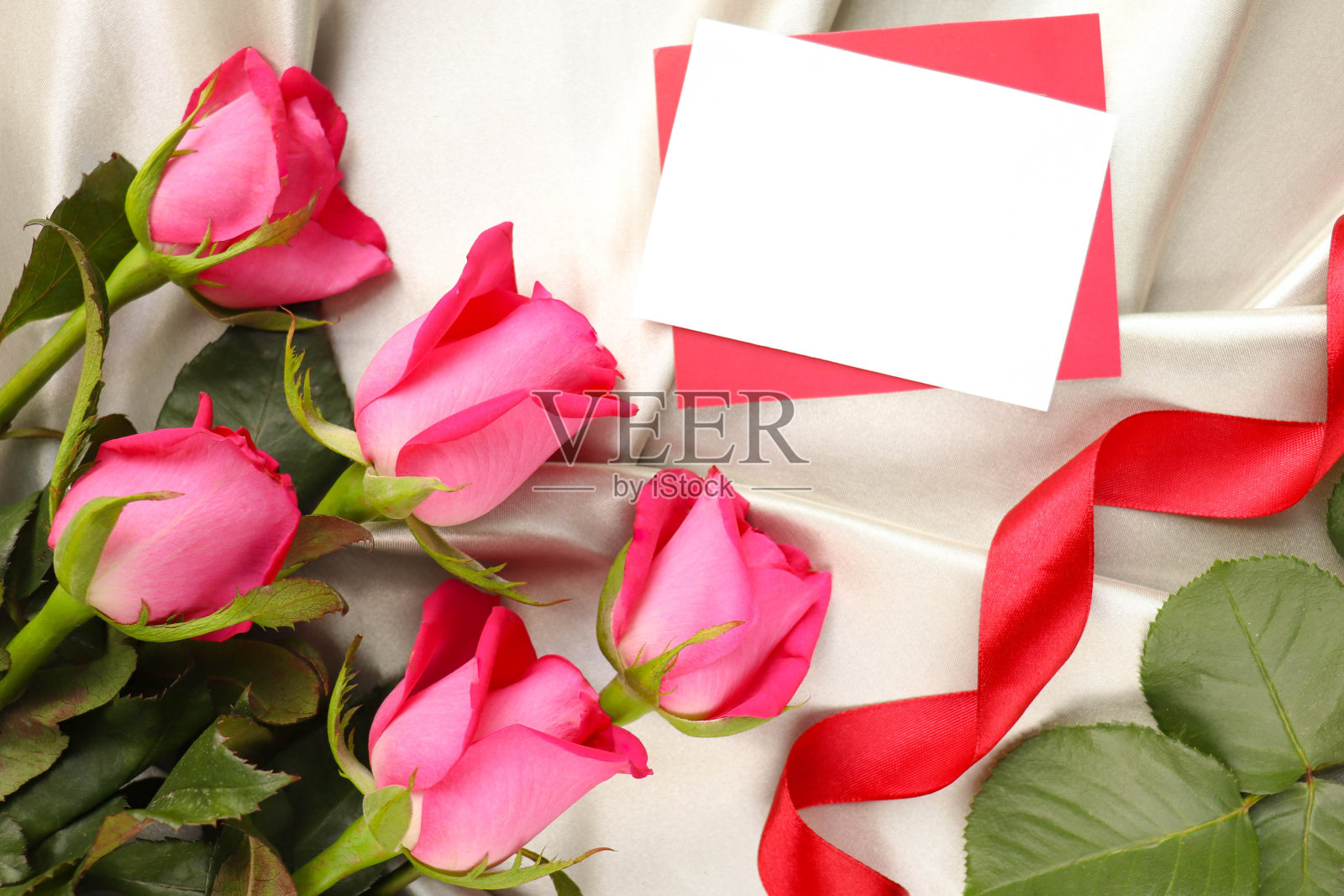 贺卡的设计。一束粉红色的玫瑰和放置文字的地方照片摄影图片