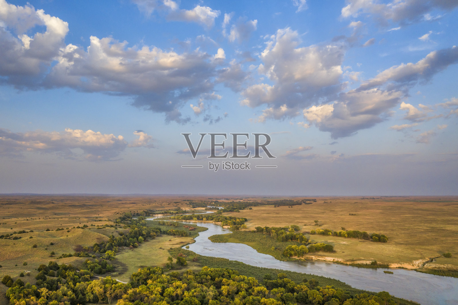 默默尔河流经内布拉斯加州沙丘照片摄影图片