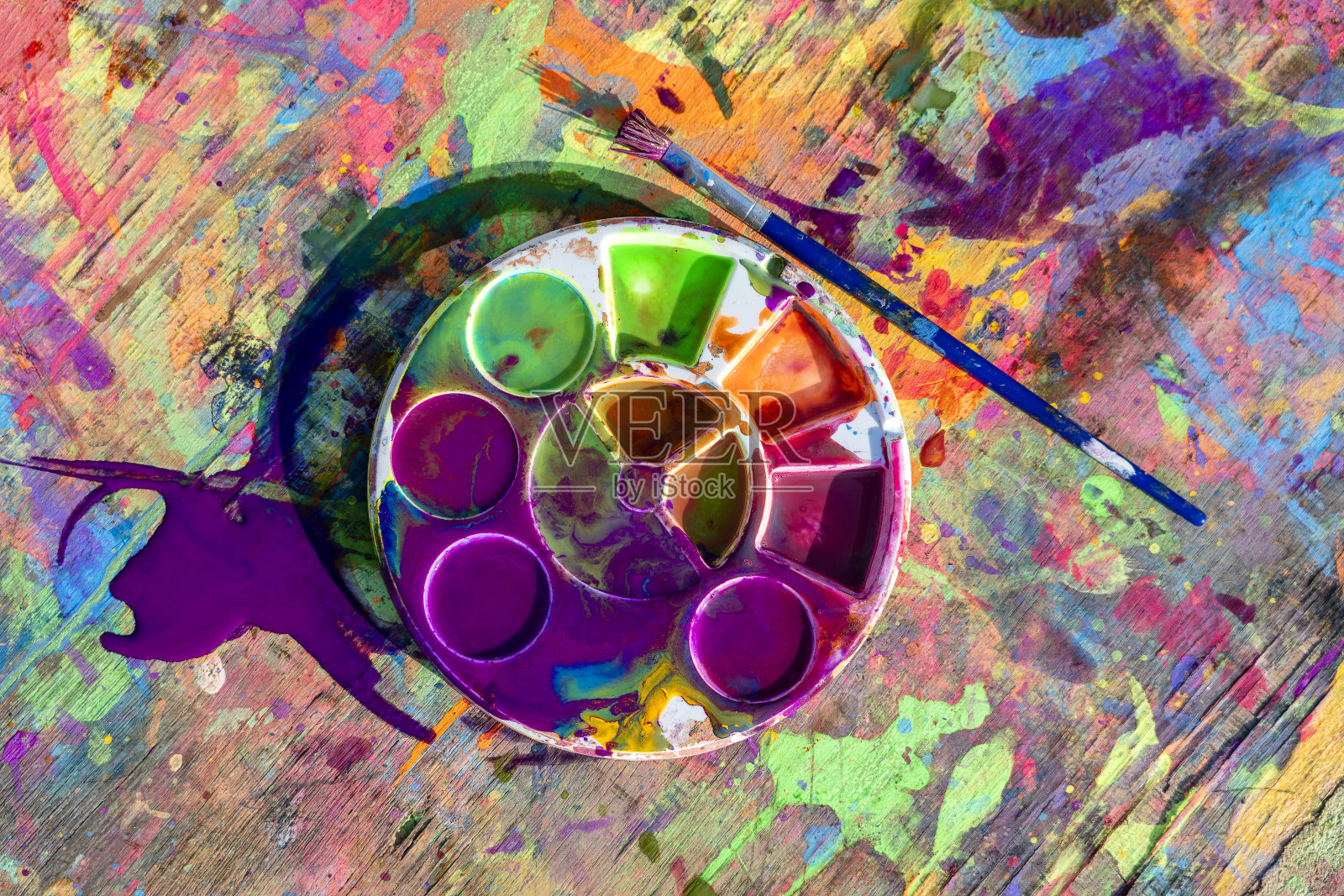 木制艺术调色板与画笔，特写，俯视图，特写照片摄影图片