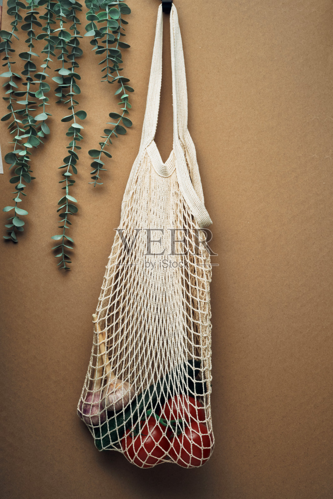 产品在一个网袋。健康食品和可重复使用的环保袋。环境保护。照片摄影图片