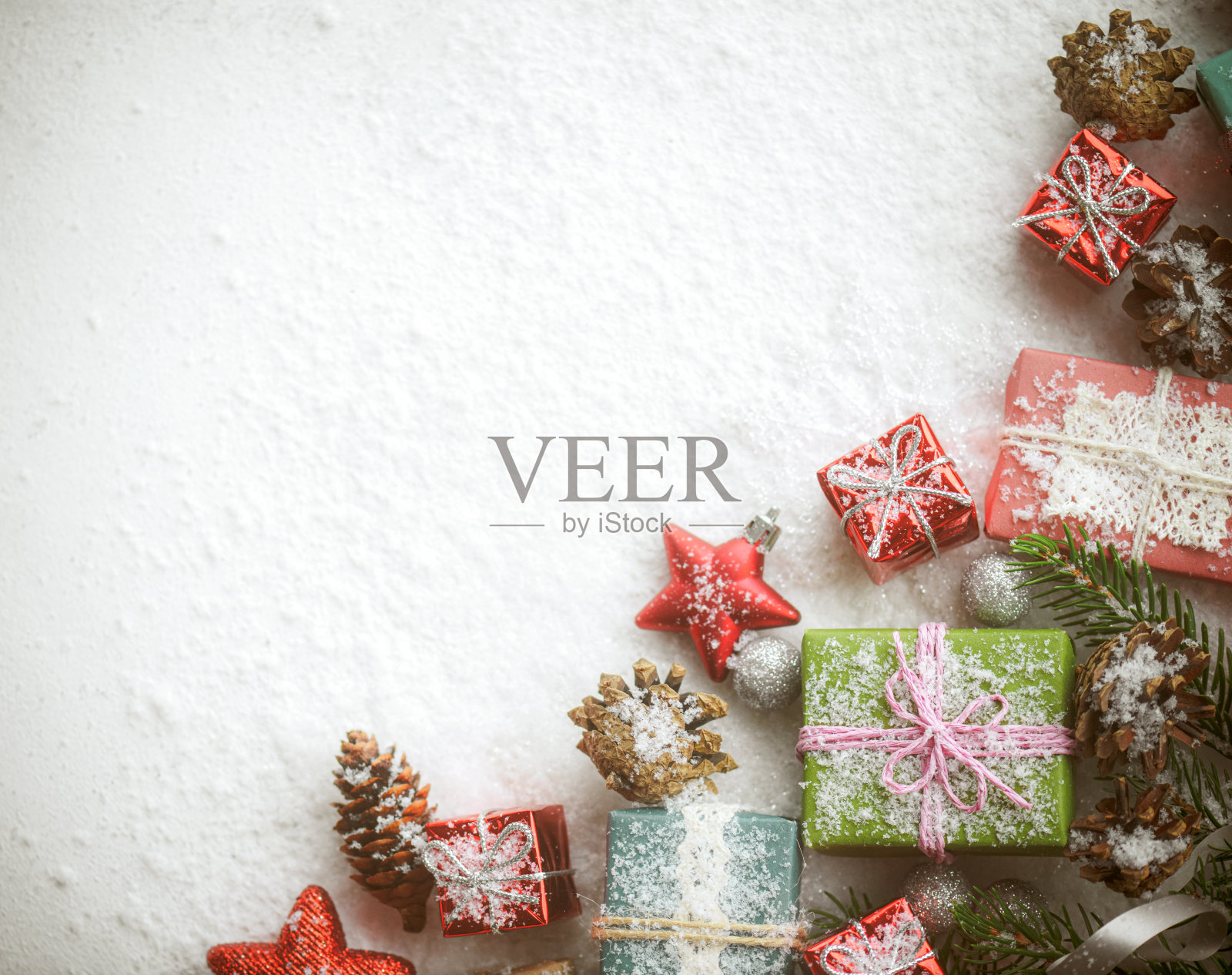 圣诞礼物和圣诞装饰品照片摄影图片