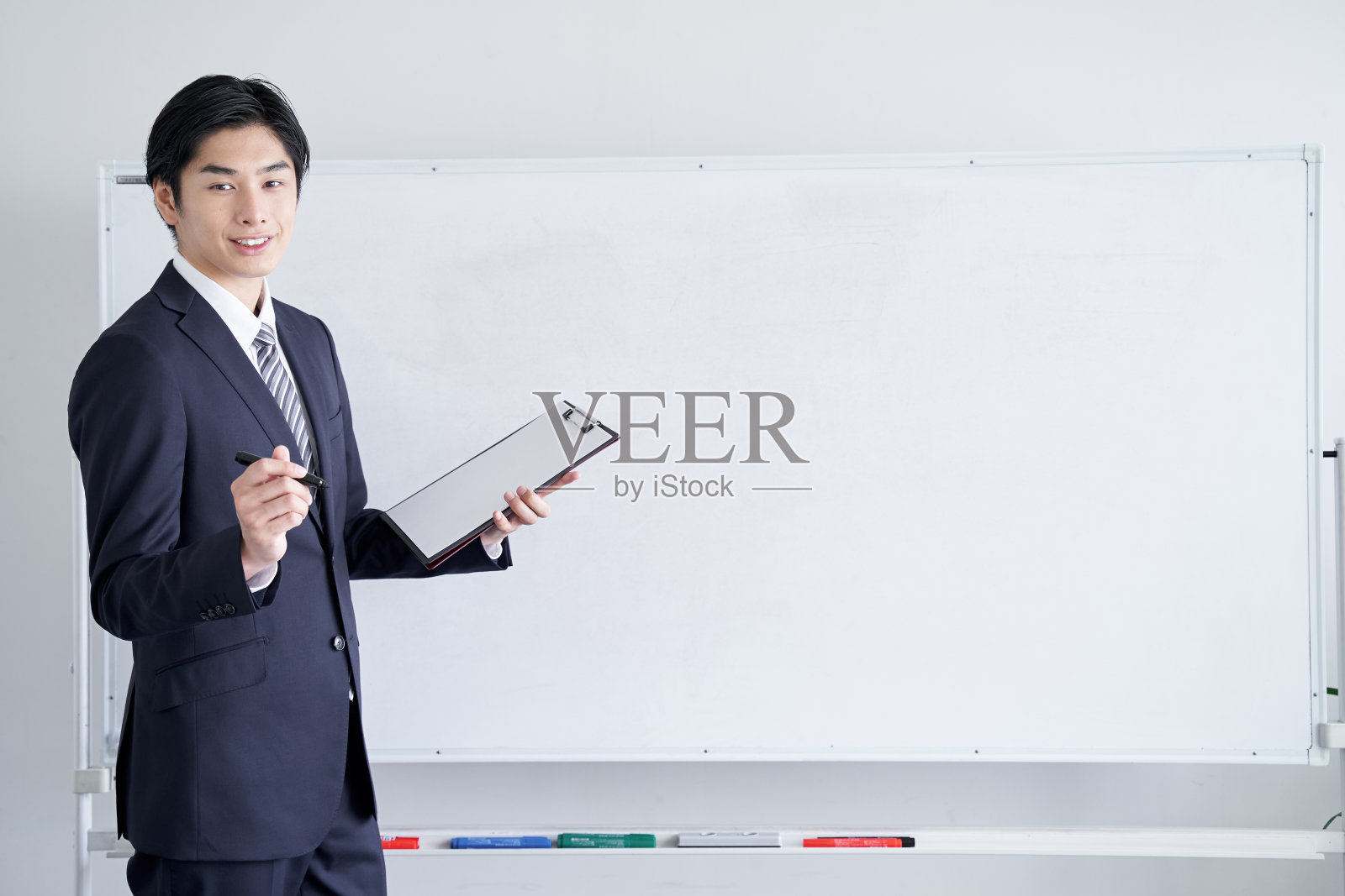 一个自信的日本男商人照片摄影图片