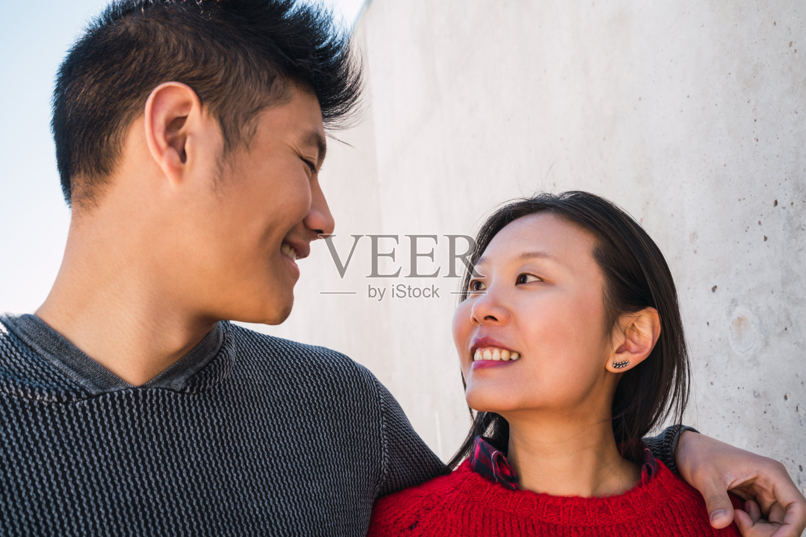 亚洲夫妇有美好的时光在一起。照片摄影图片