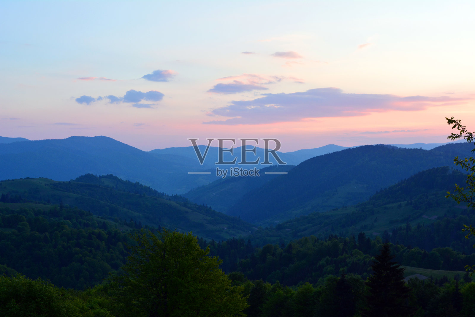 色彩鲜艳的蓝色的日落照片摄影图片