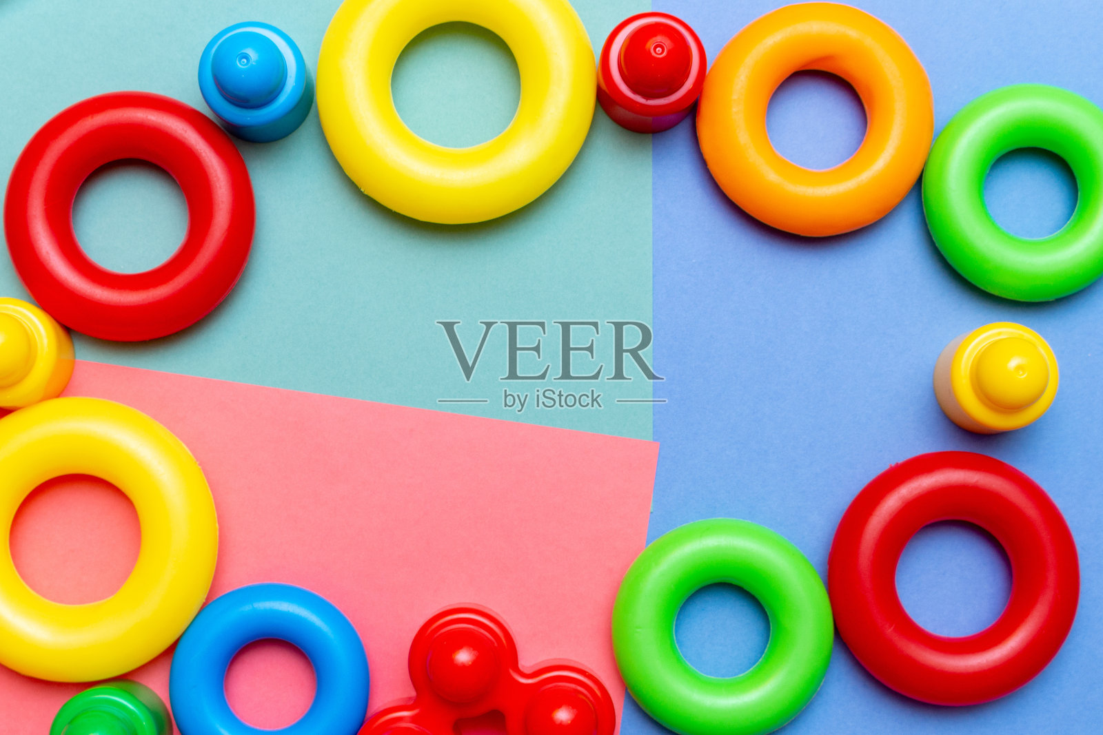 彩色儿童儿童教育玩具图案背景复制空间上明亮的背景。童年，婴儿，婴儿，婴儿概念照片摄影图片