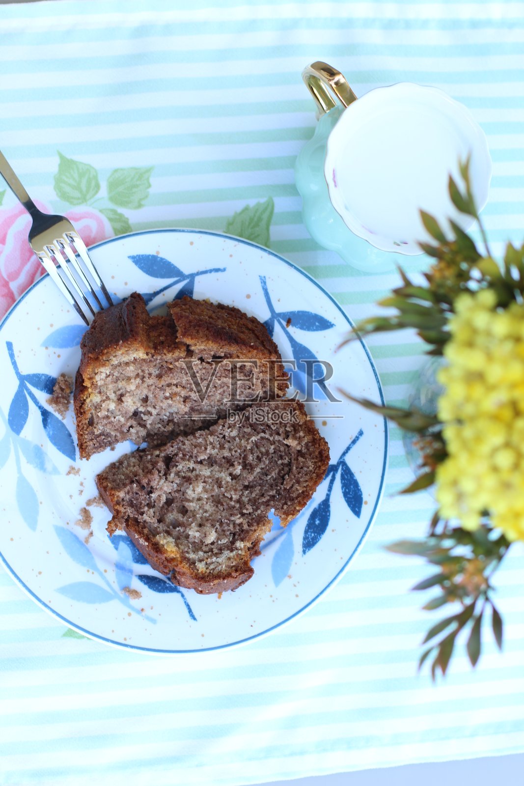 喝咖啡，吃蛋糕，细节精美照片摄影图片