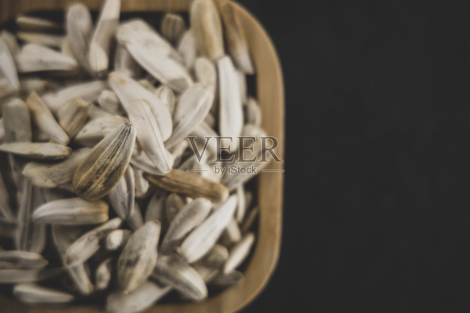 新鲜美味的葵花籽照片摄影图片