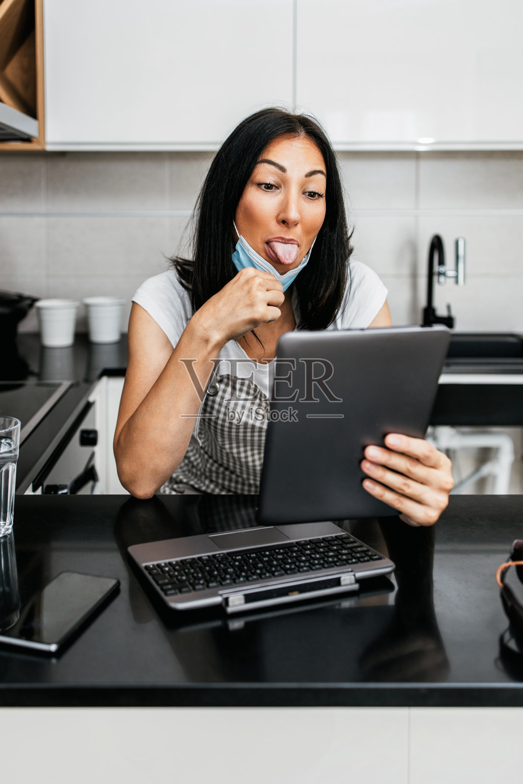 呆在家里照片摄影图片