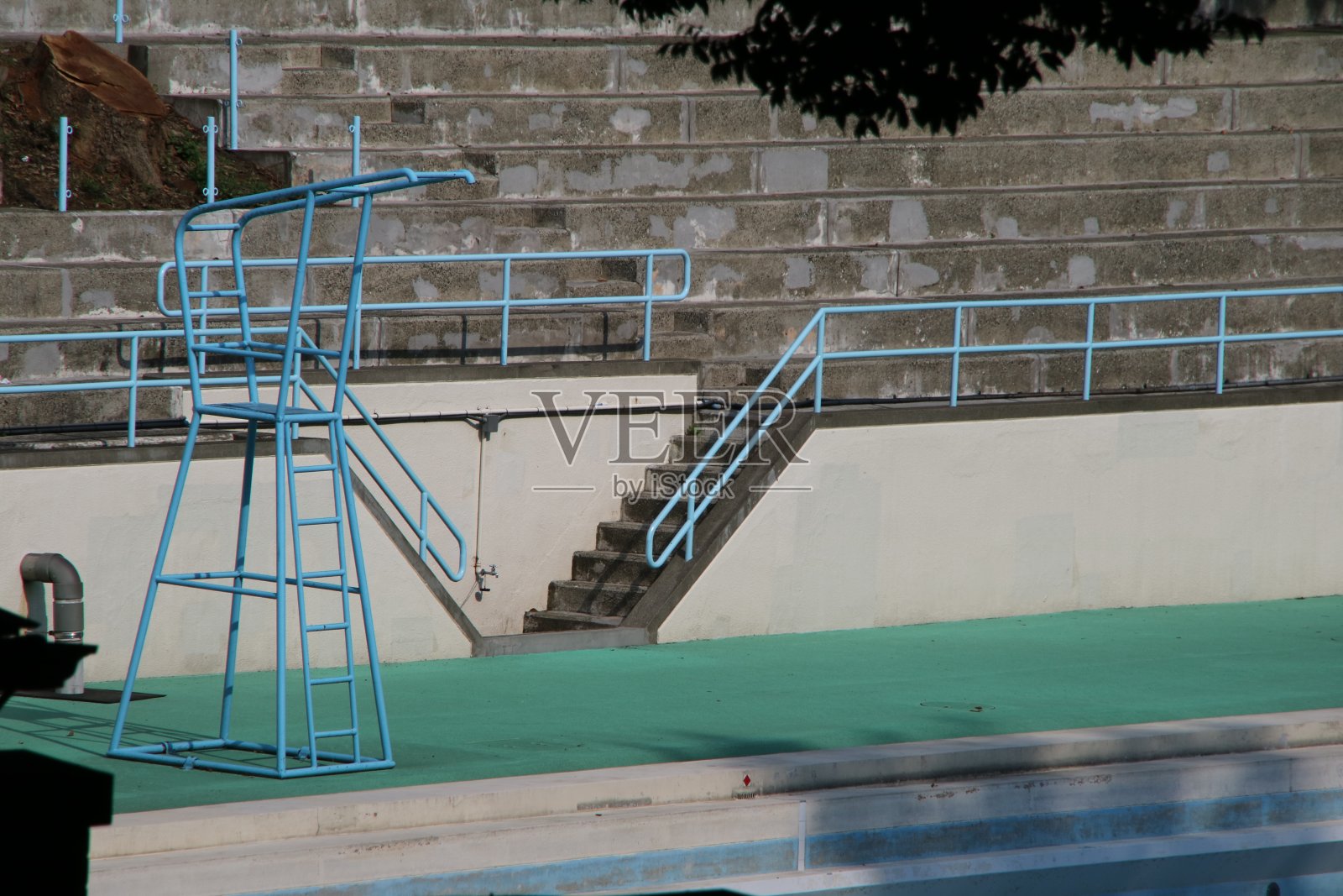 封闭的游泳池公园照片摄影图片