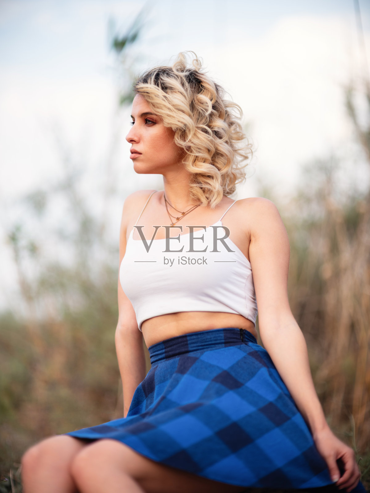 年轻漂亮女人的肖像照片摄影图片