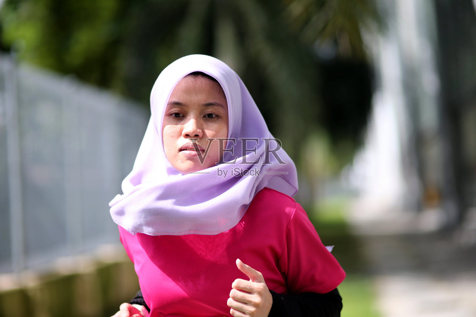 现代穆斯林妇女照片摄影图片