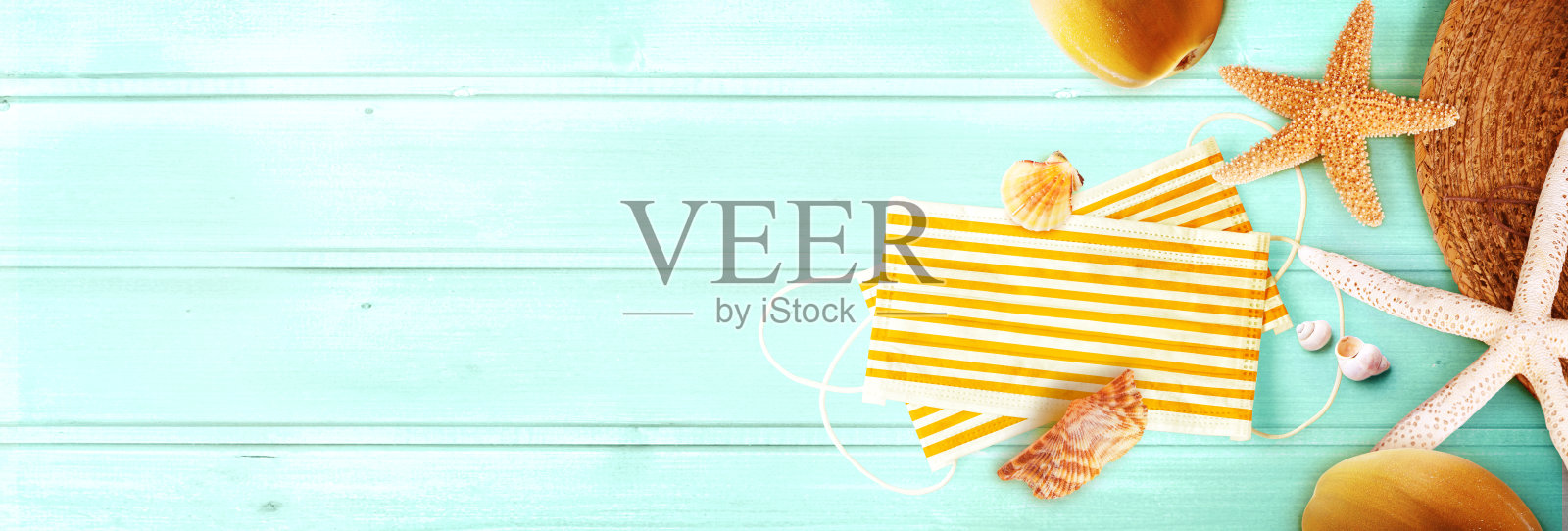 戴着海星和冠状病毒口罩度假的帽子照片摄影图片