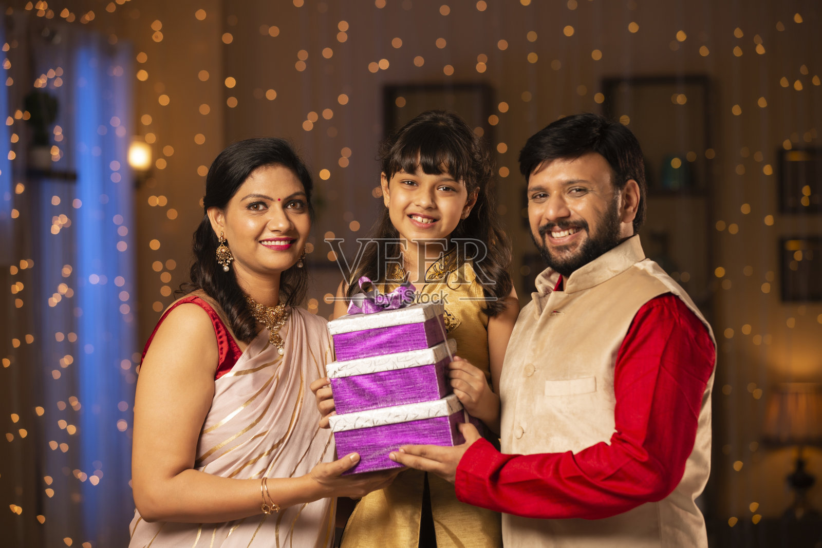 家庭排灯节庆祝-库存照片照片摄影图片