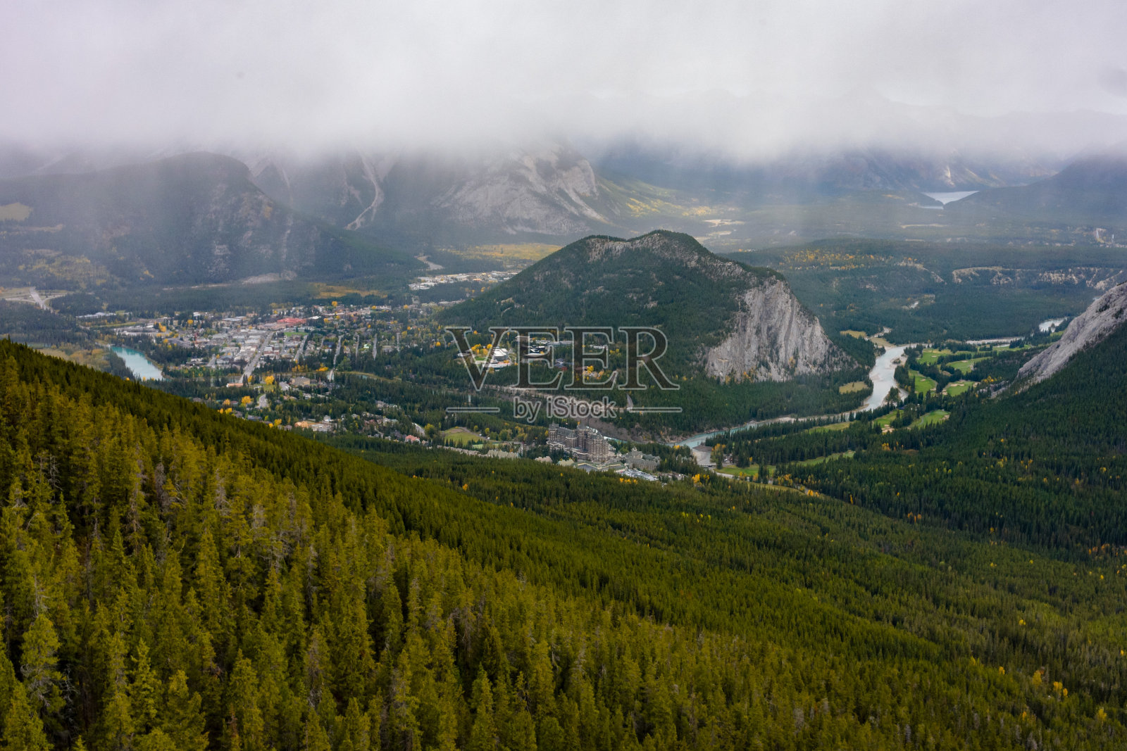 硫磺山班夫，加拿大阿尔伯塔省的旅游目的地照片摄影图片