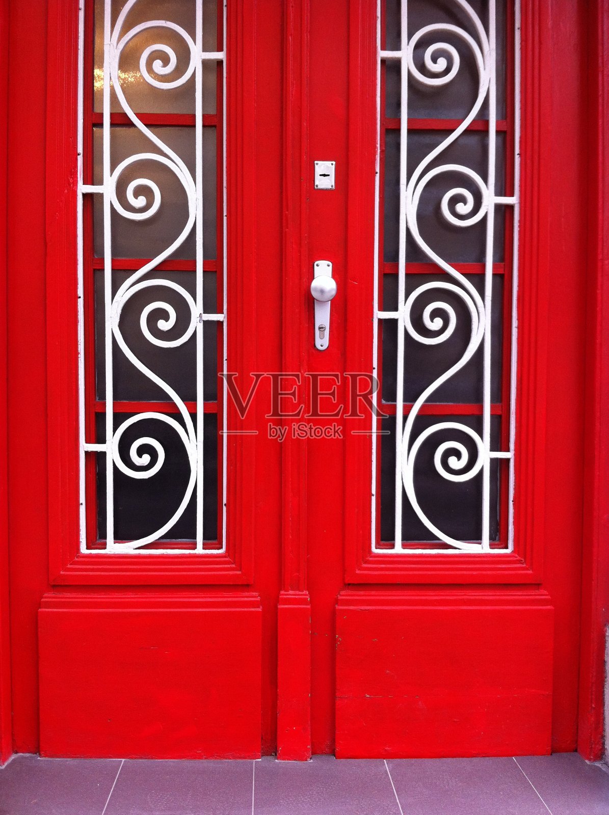 红色的大门。照片摄影图片