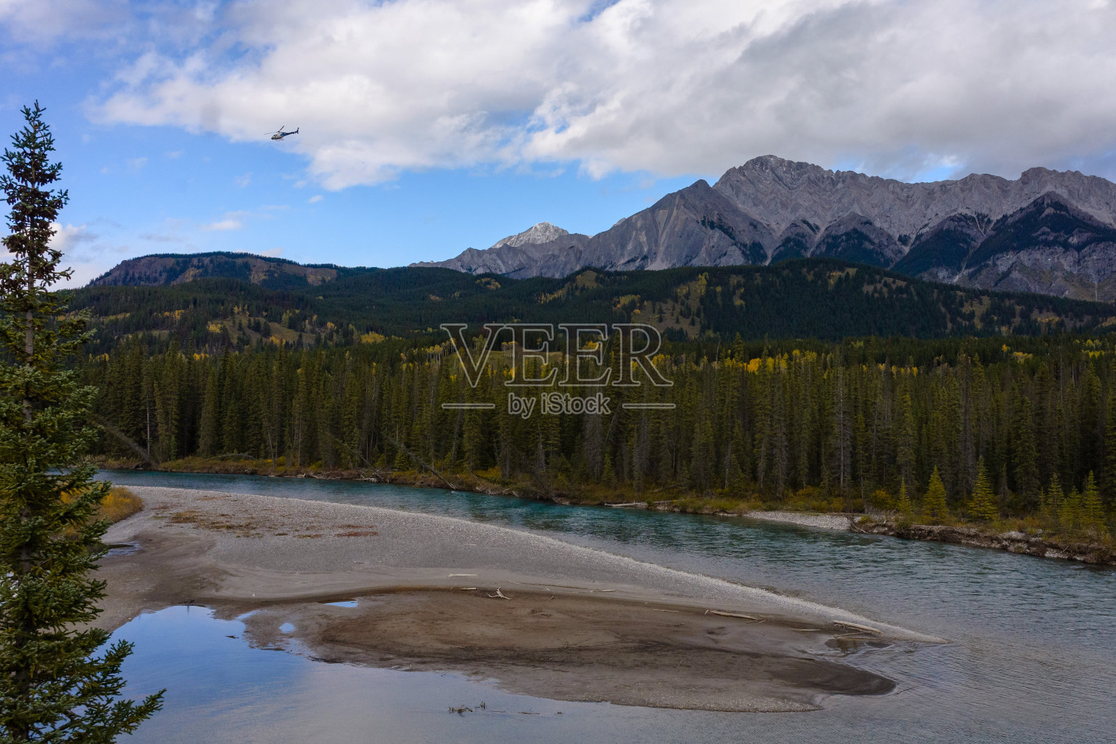弓河班夫国家公园阿尔伯塔日出照片摄影图片
