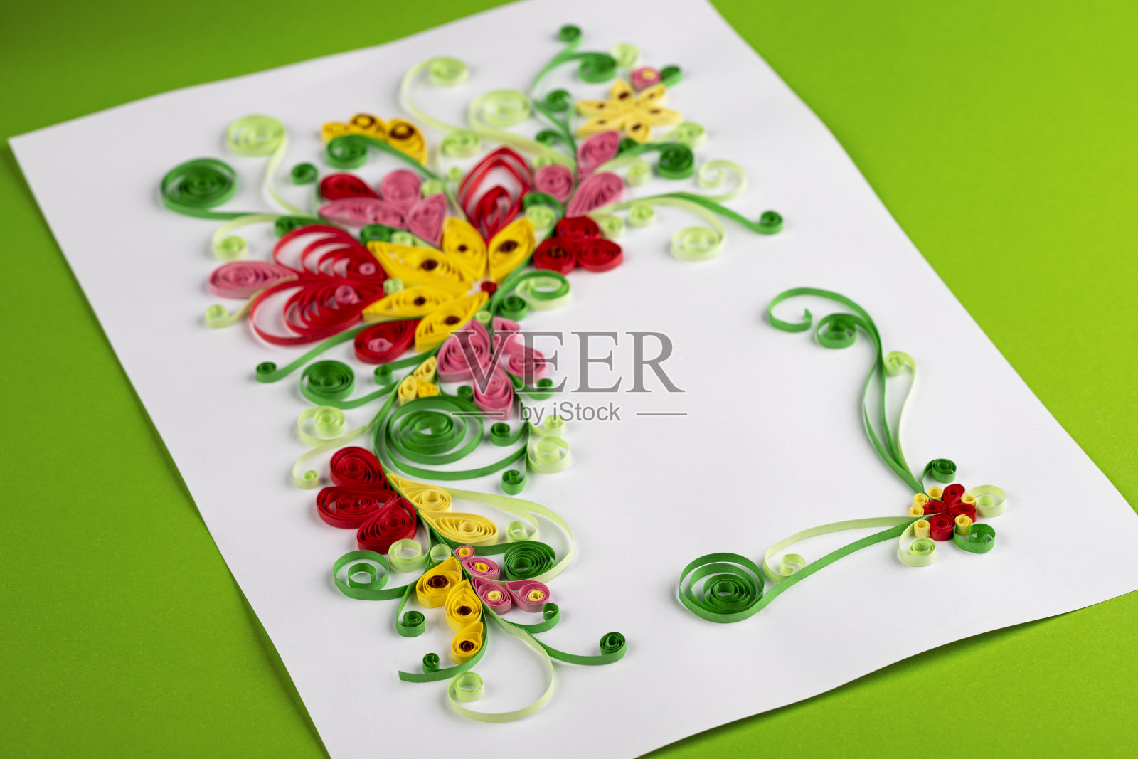 纸艺绣花金银丝相框照片摄影图片