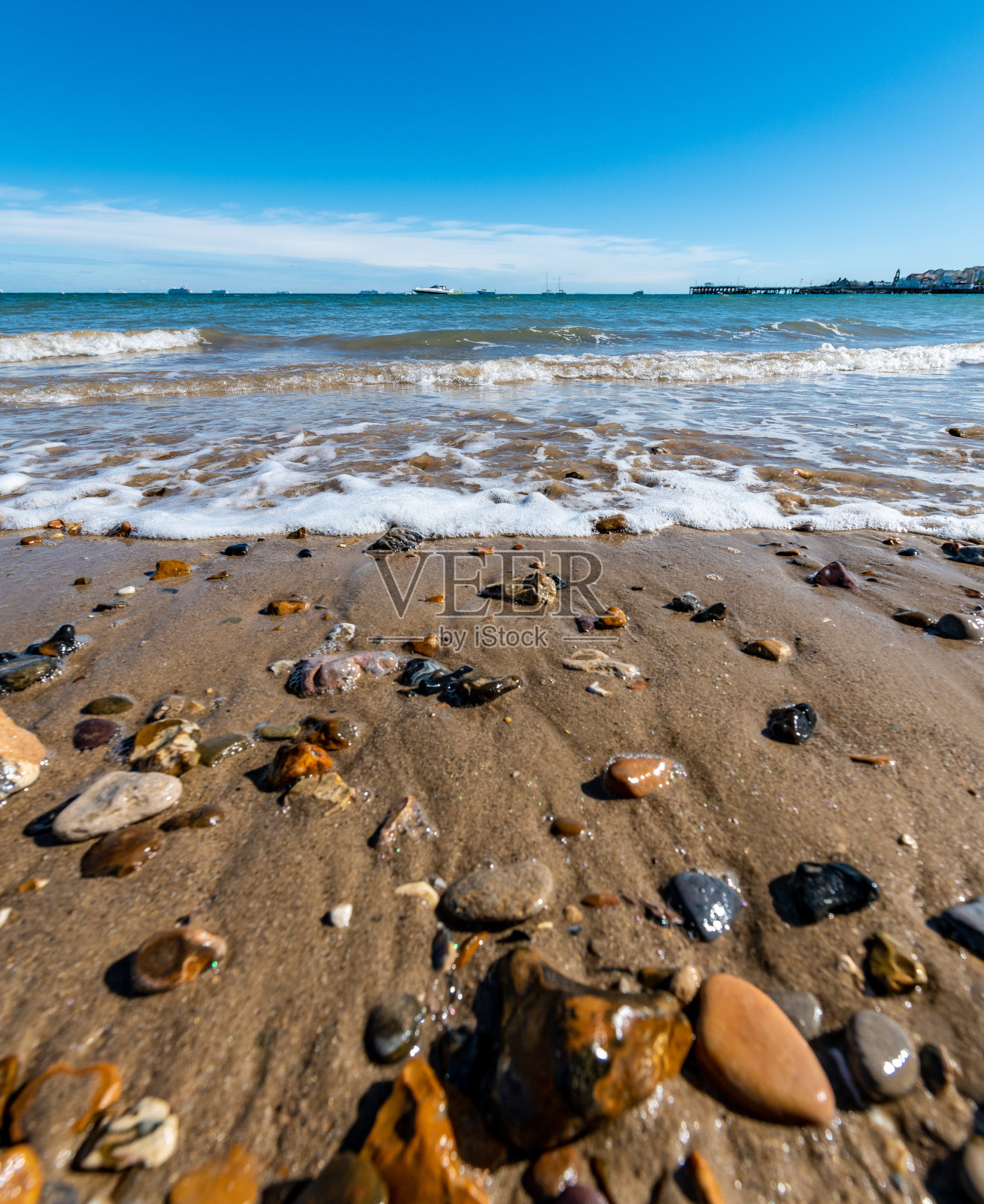 多塞特斯旺尼奇海滩上的海浪照片摄影图片