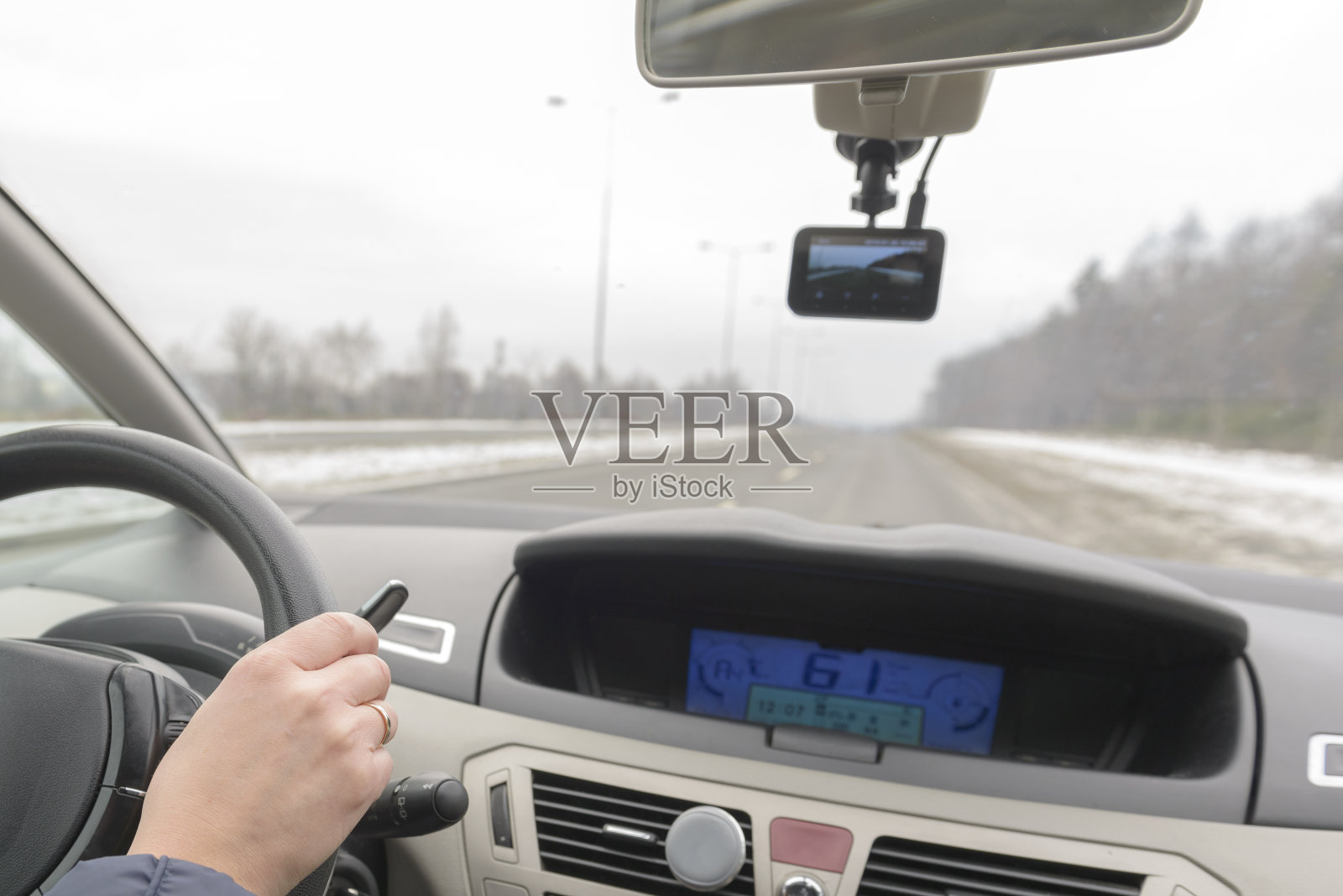 在车里用仪表盘摄像头照片摄影图片