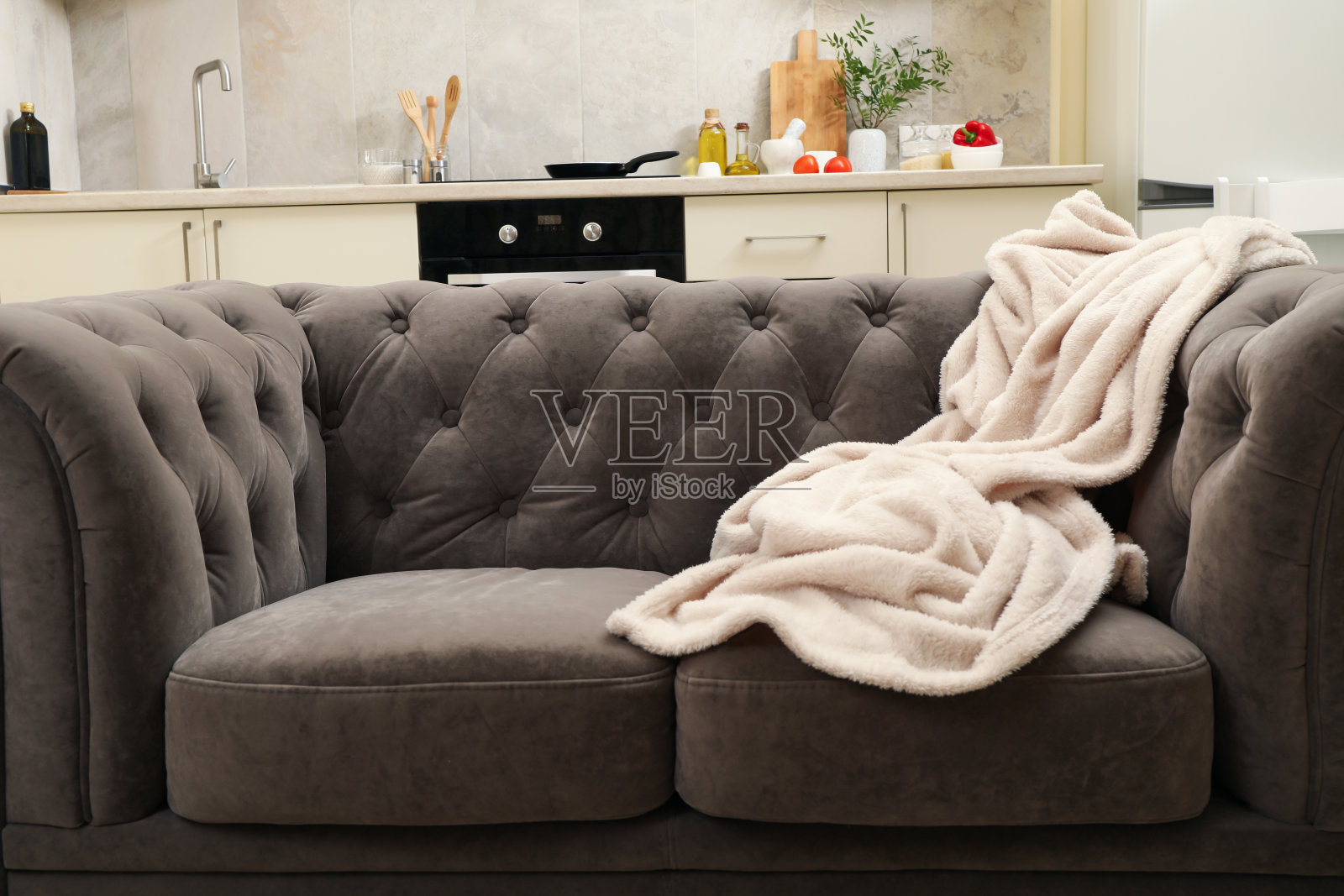 沙发对舒适的现代厨房室内背景照片摄影图片