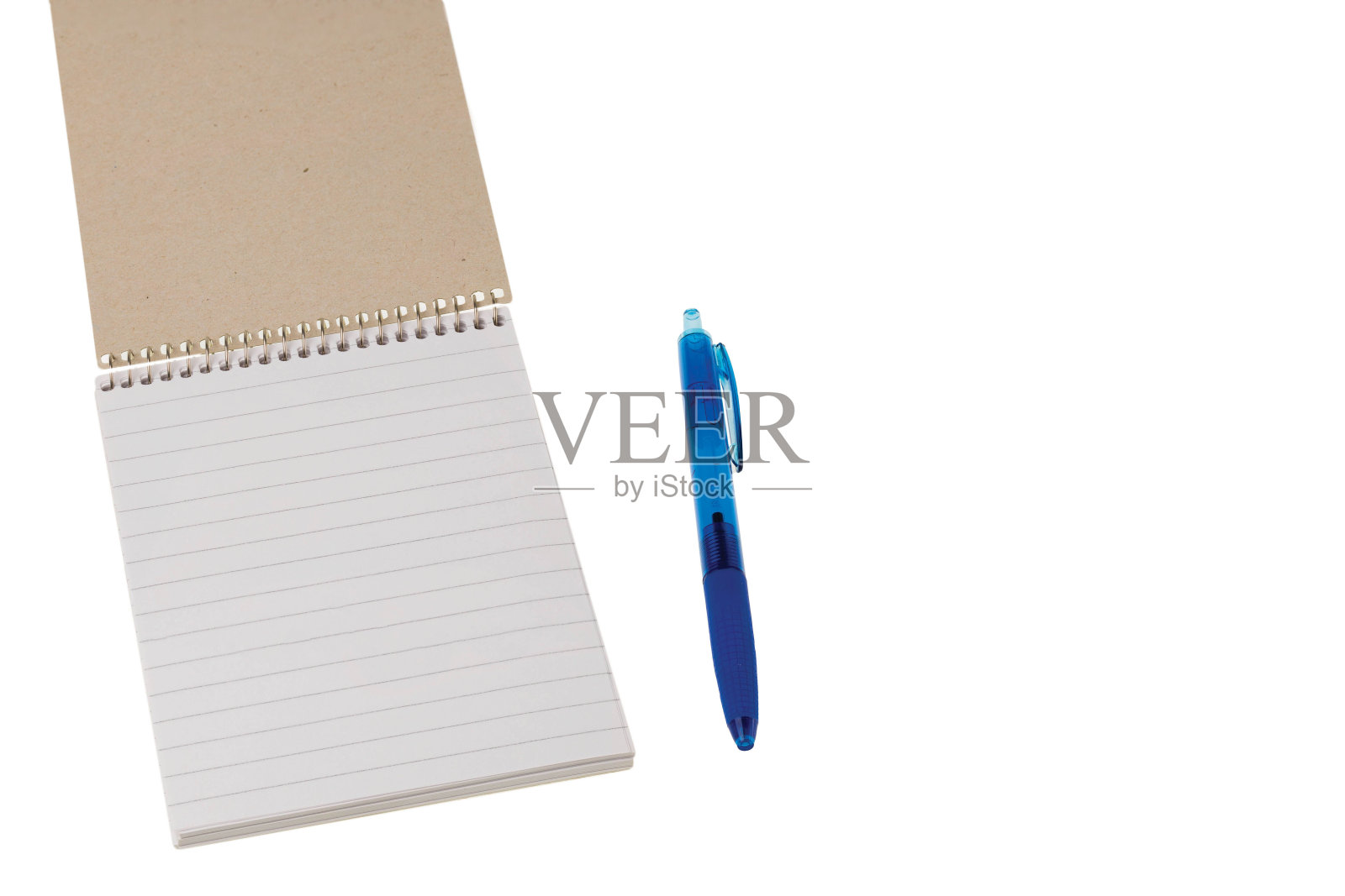 近距离查看笔记本和钢笔孤立的白色背景。学校的概念。学校的背景。照片摄影图片