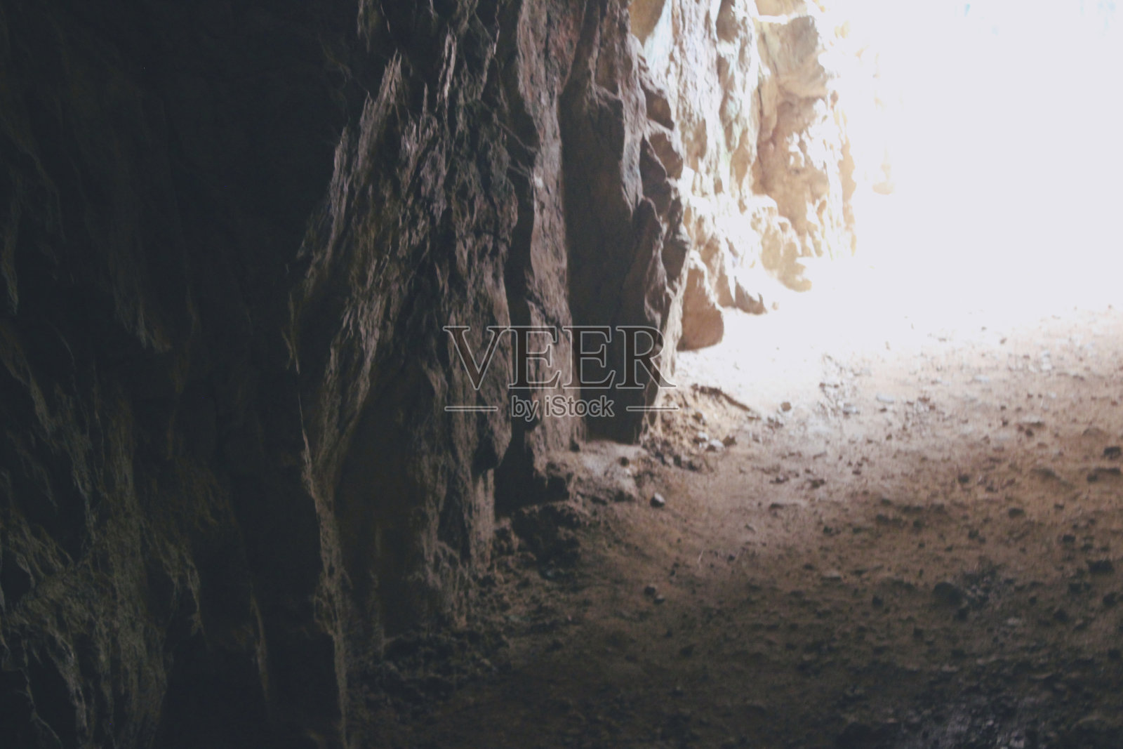 隧道尽头照片摄影图片