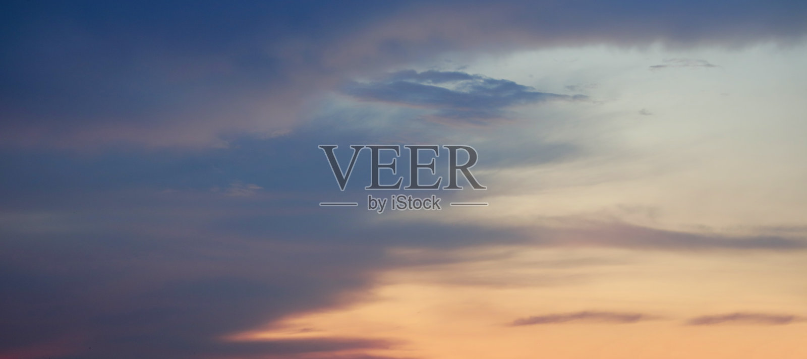 天空中有云，早晨有云，傍晚有云。照片摄影图片