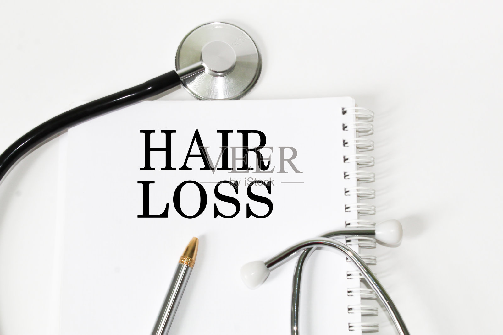 白色背景的记事本上的文字，医学概念。这种药照片摄影图片