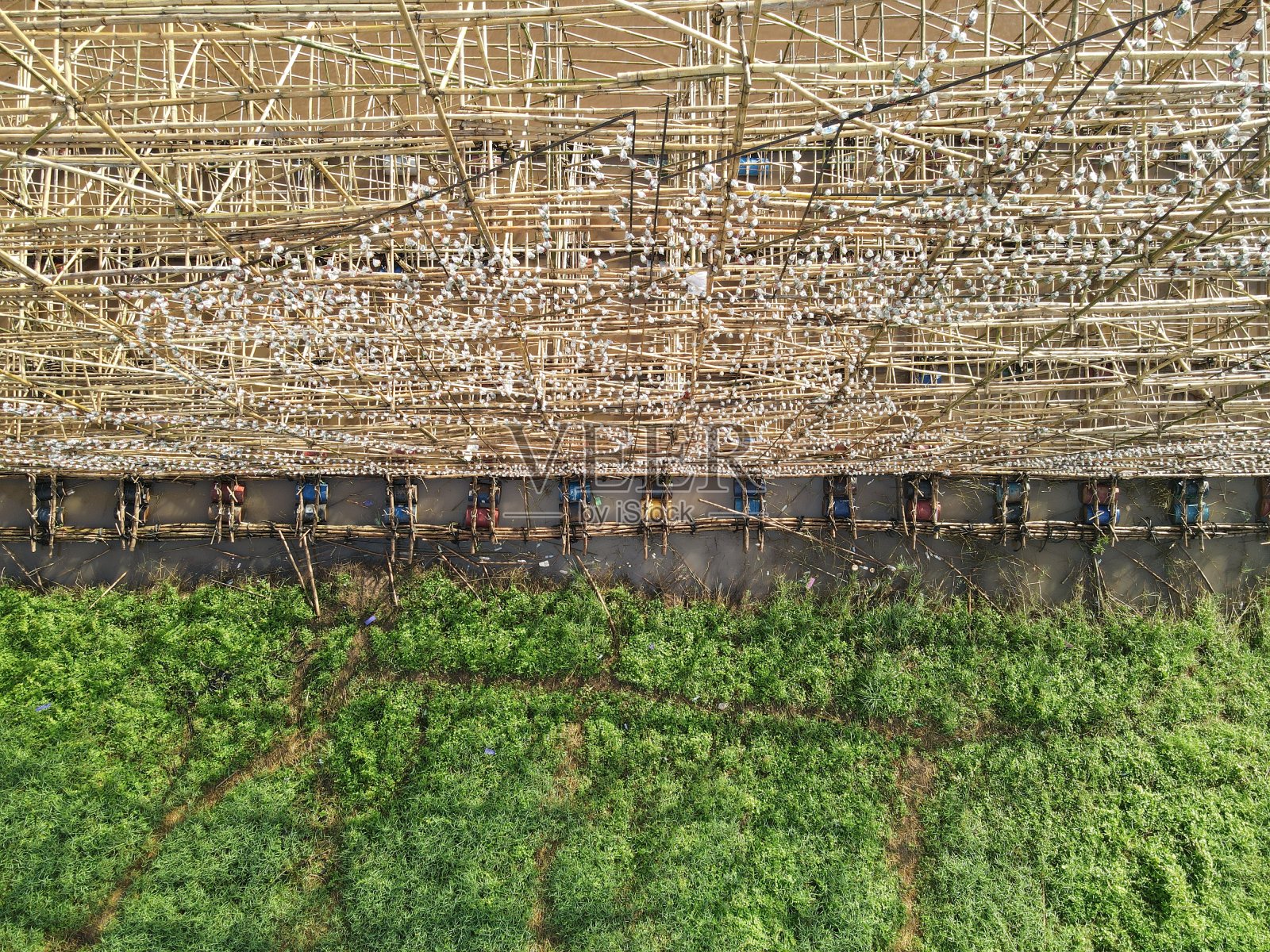 2020年9月30日:鸟瞰图，每年佛教大斋节和火船传统，泰国那空番省照片摄影图片