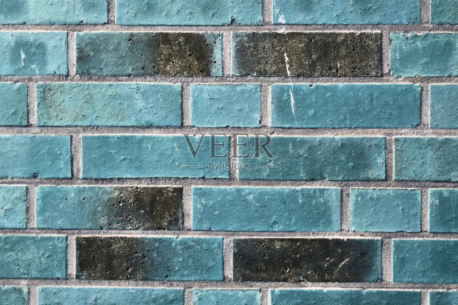 以色彩丰富的老旧和饱经风霜的砖墙纹理作为全景背景。照片摄影图片