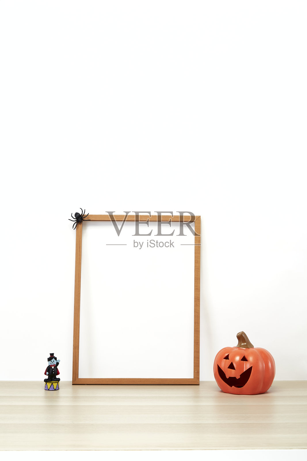 万圣节框架与杰克灯装饰书桌照片摄影图片