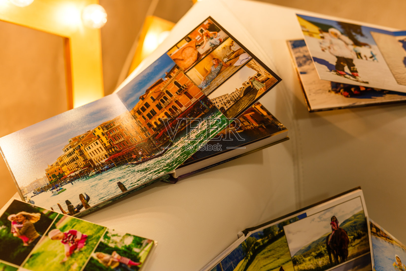 相册里有旅行和复古的照片照片摄影图片