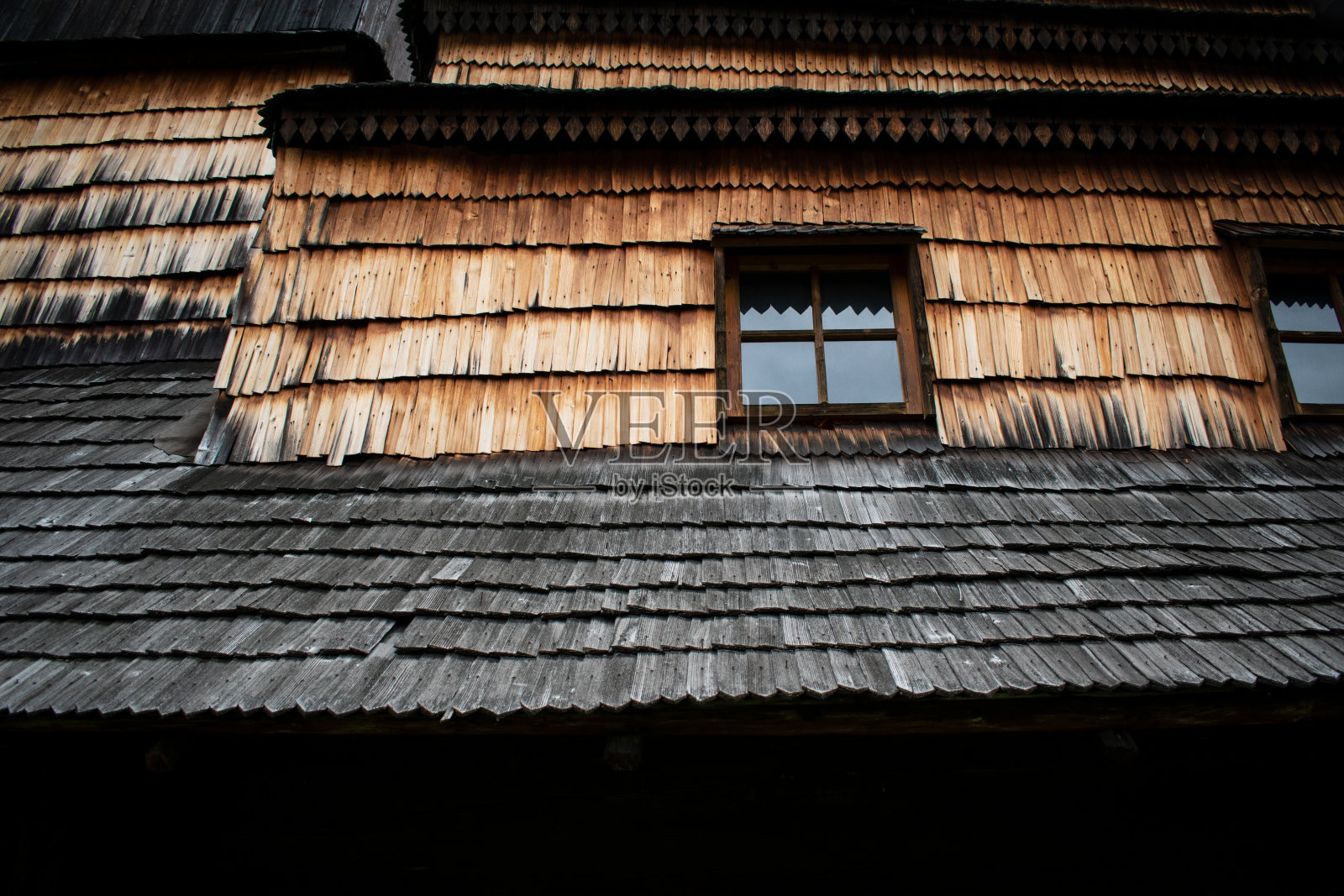 乡村的心情。这堵木墙是按照旧技术建造的照片摄影图片