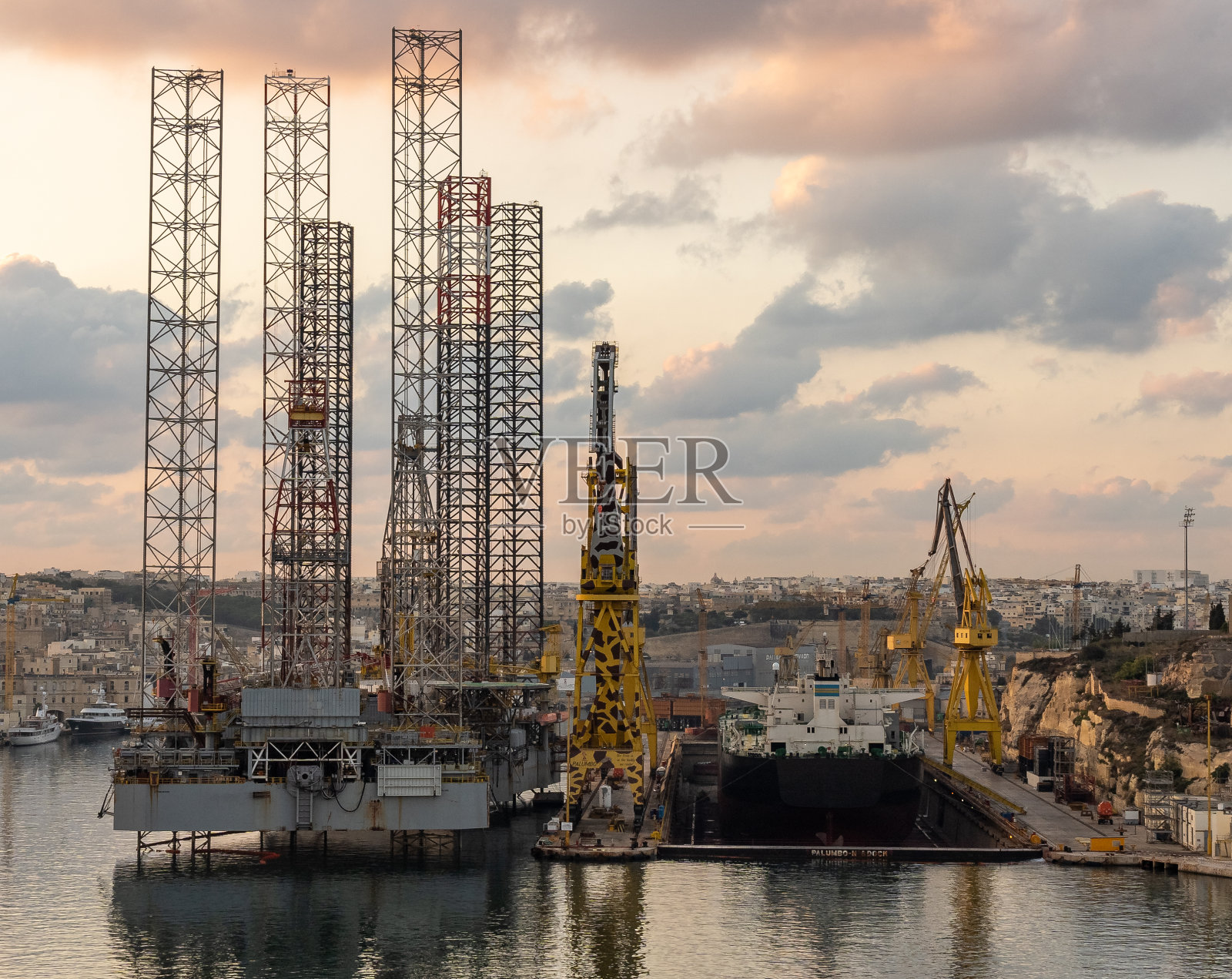 马耳他岛瓦莱塔古城中心照片摄影图片