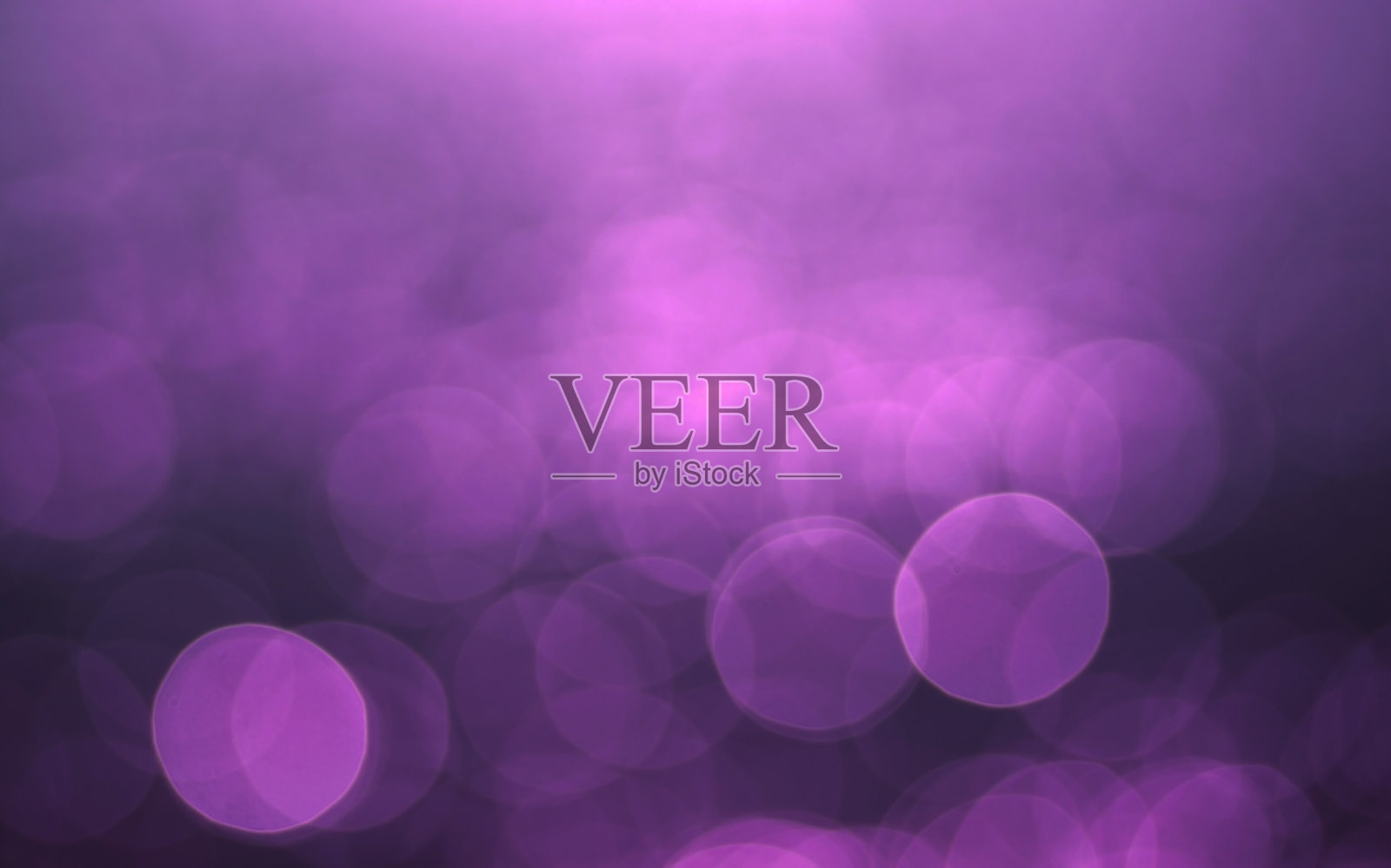 紫色的焦外成像背景。背景用散景。抽象的纹理。颜色的圆圈。模糊照片摄影图片