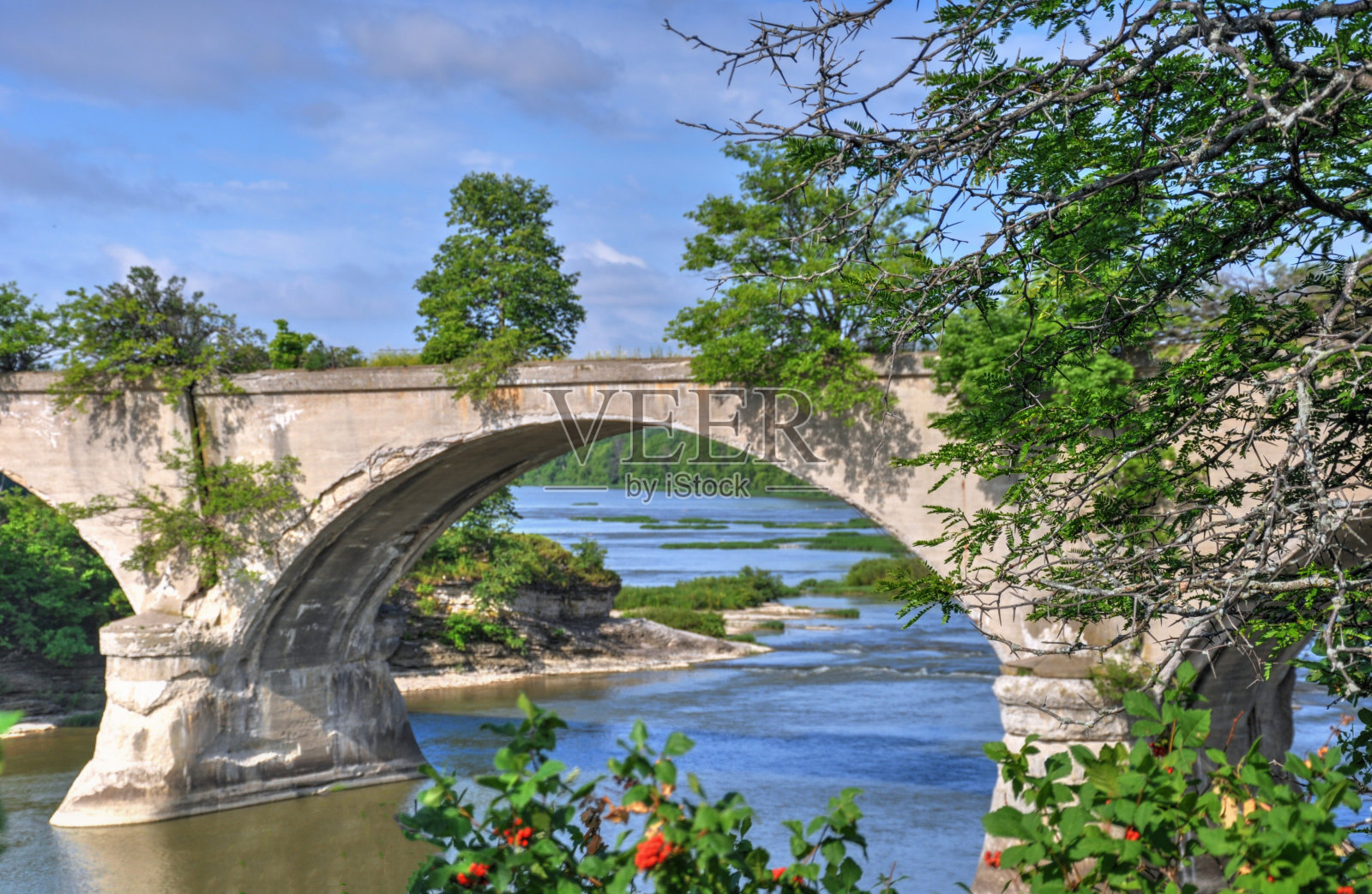 莫米河上的铁路桥——建于1908年——在俄亥俄州沃特敦附近，有五个拱门，长1250英尺照片摄影图片