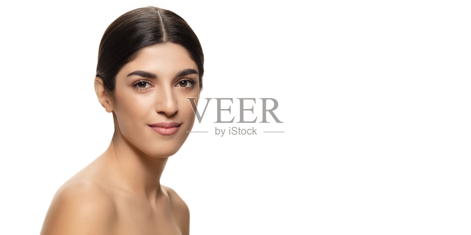 美丽的犹太女人的肖像孤立在白色的工作室背景。美容、时尚、护肤、化妆品概念。照片摄影图片