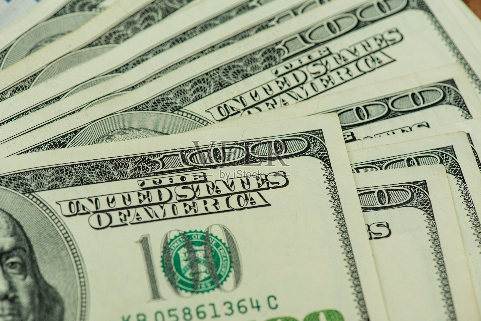 100美元作为背景。照片摄影图片