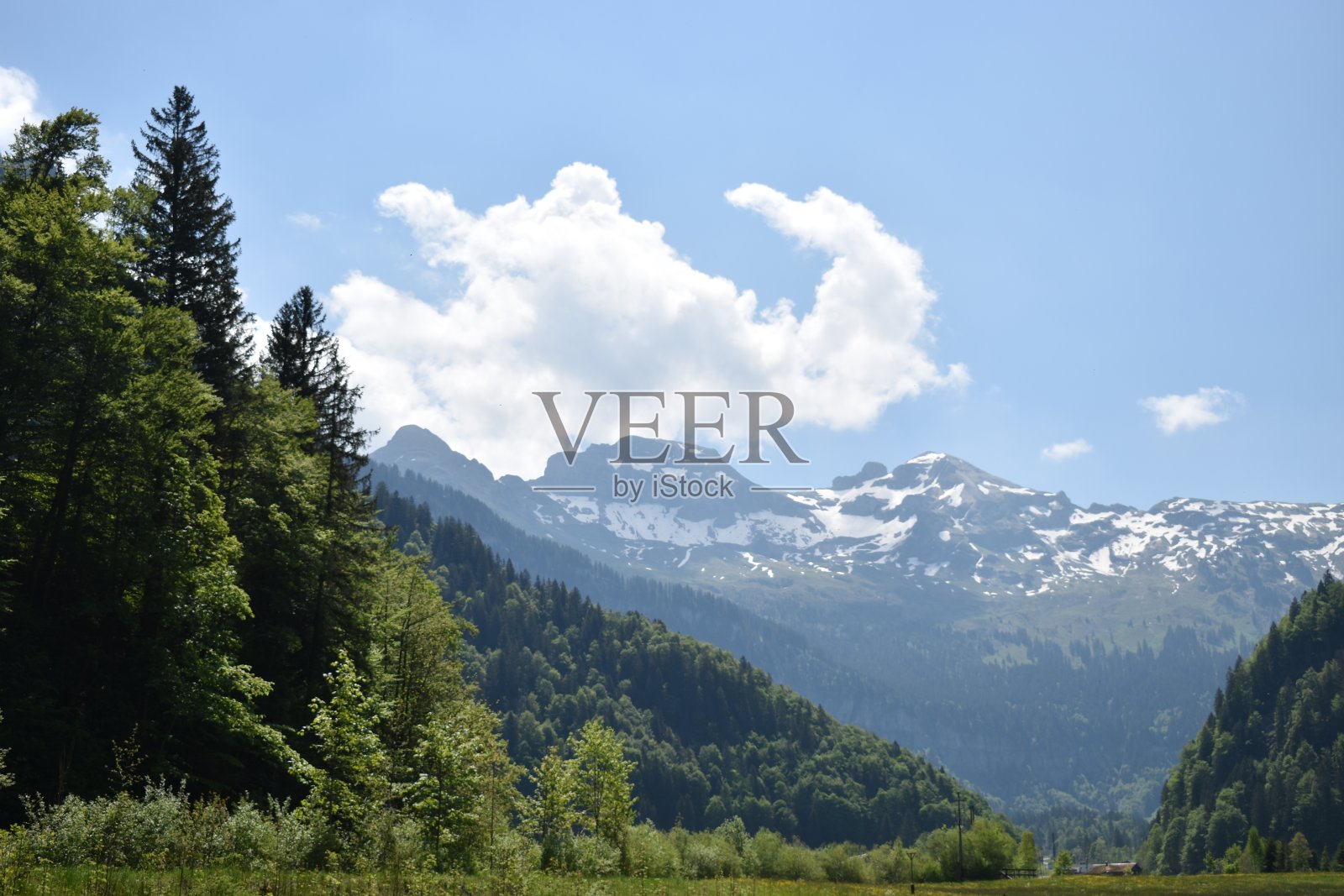 瑞士einedeln附近的山景。18.5.2020照片摄影图片