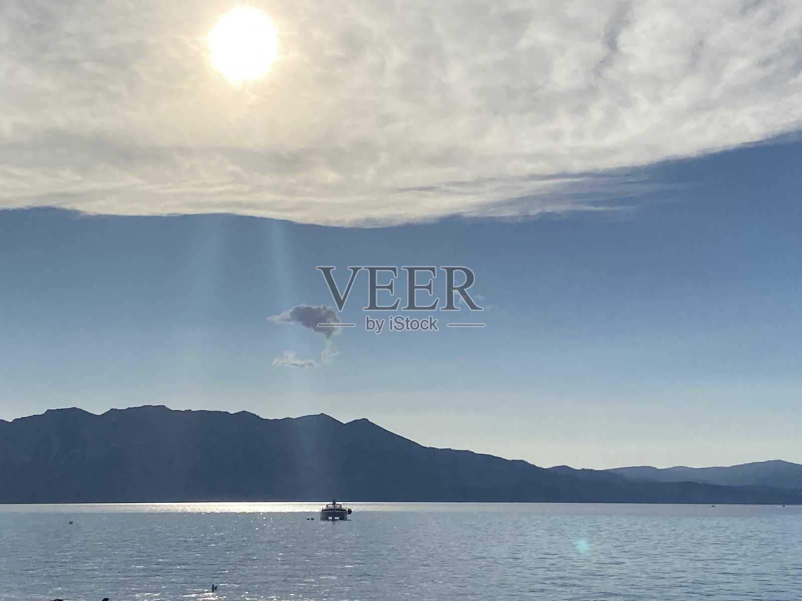 多云的日出照片摄影图片