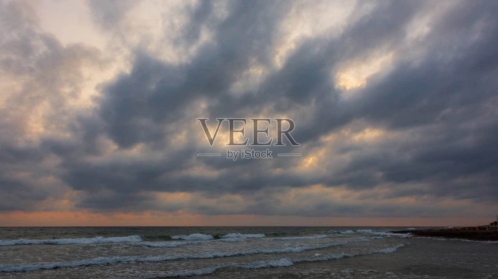 亚得里亚海。Ostuni,普利亚区。日出。照片摄影图片